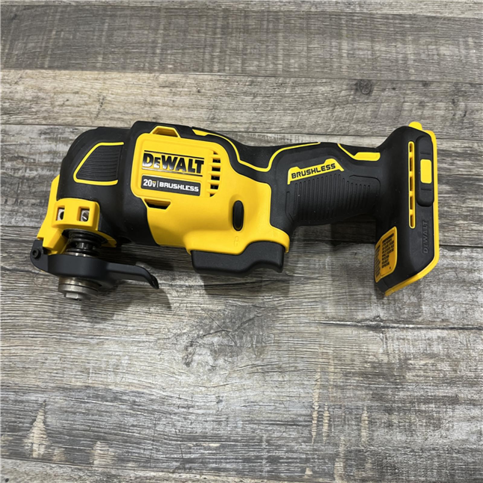 AS-IS DEWALT ATOMIC 20V MAX Lithium-Ion Cordless Oscillating Tool Kit with 4.0Ah Battery  Charger and Kit Bag