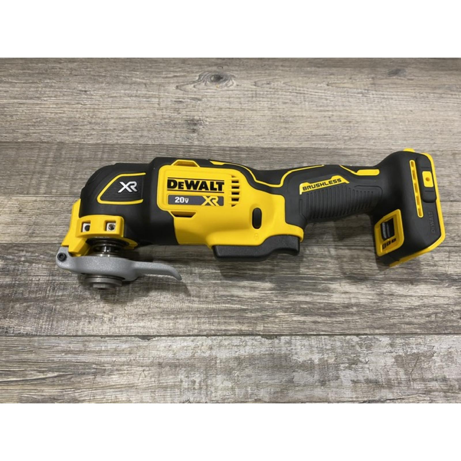 AS-IS DEWALT 20V MAX XR Cordless Brushless 3-Speed Oscillating Multi Tool Kit