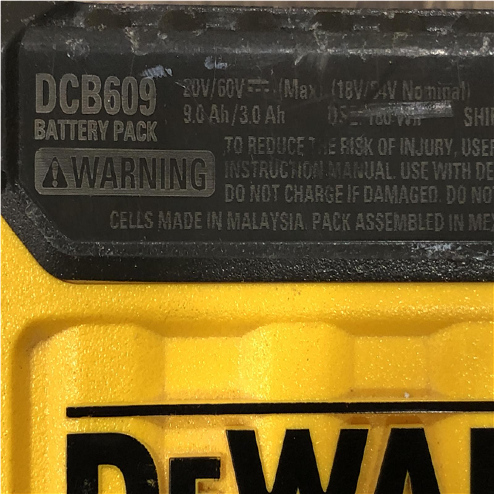 AS-IS DEWALT 20V/60V MAX FLEXVOLT Lithium-Ion 9.0Ah Battery and Charger Starter Kit