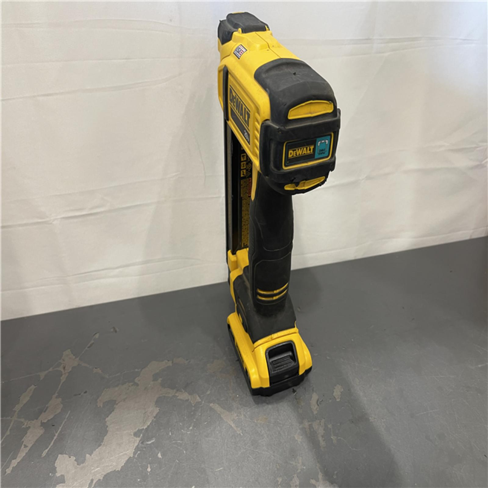 AS-IS - Dewalt 20V MAX Lithium-Ion Cordless Cable Stapler Kit