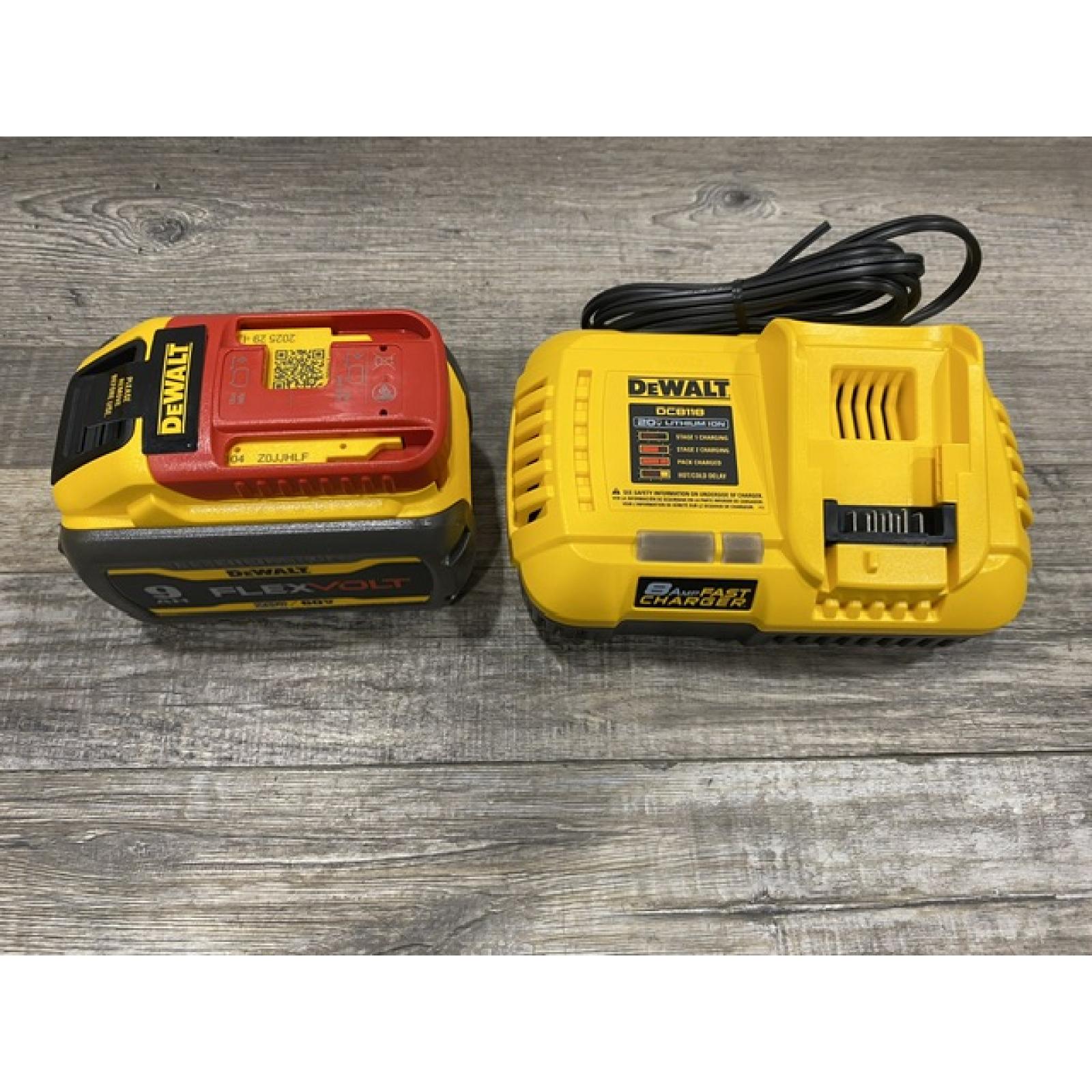 LIKE NEW - DEWALT 20V/60V MAX FLEXVOLT Lithium-Ion 9.0Ah Battery and Charger Starter Kit