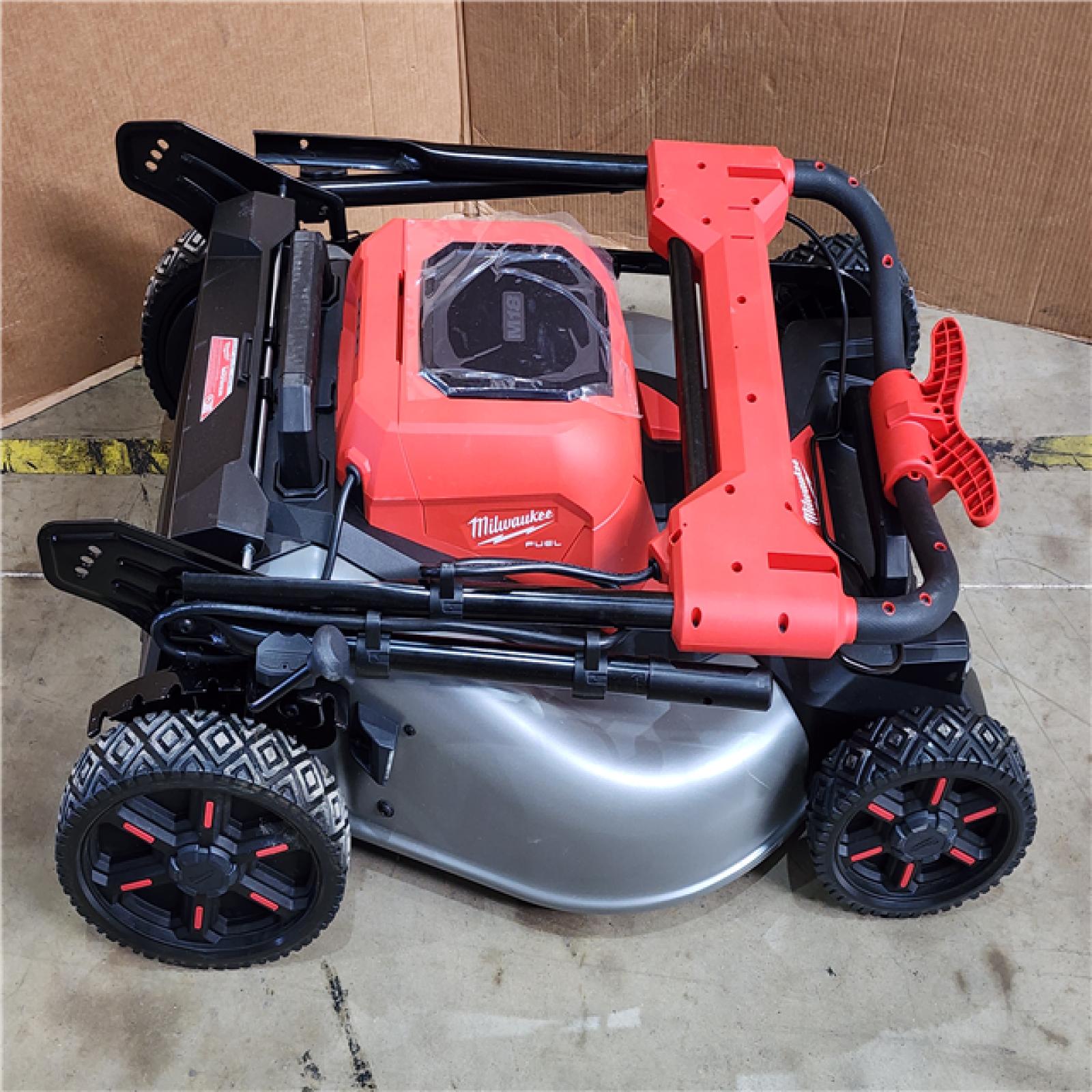 HOUSTON LOCATION - AS-IS Milwaukee M18 FUEL Brushless Cordless 21 in. Walk Behind Dual Battery Self-Propelled Mower Kit W/ BATTERY CHARGER