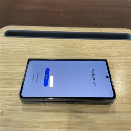 AS-IS Samsung Galaxy Z Fold4 512GB in Greygreen