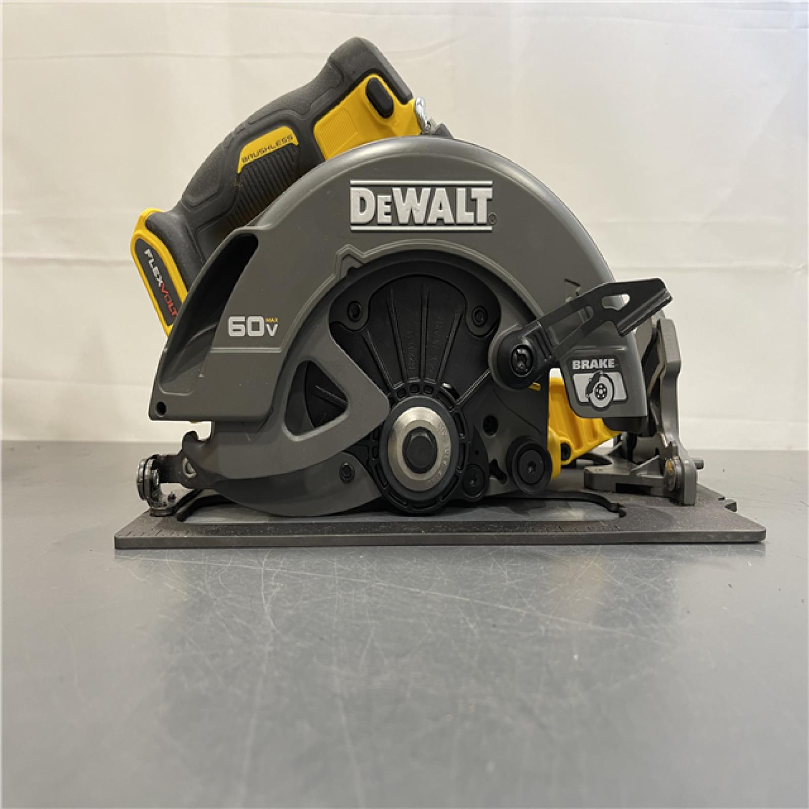 AS-IS - DeWALT Flexvolt Max 7-1/4  60V Brushless Circular Saw (Tool Only)