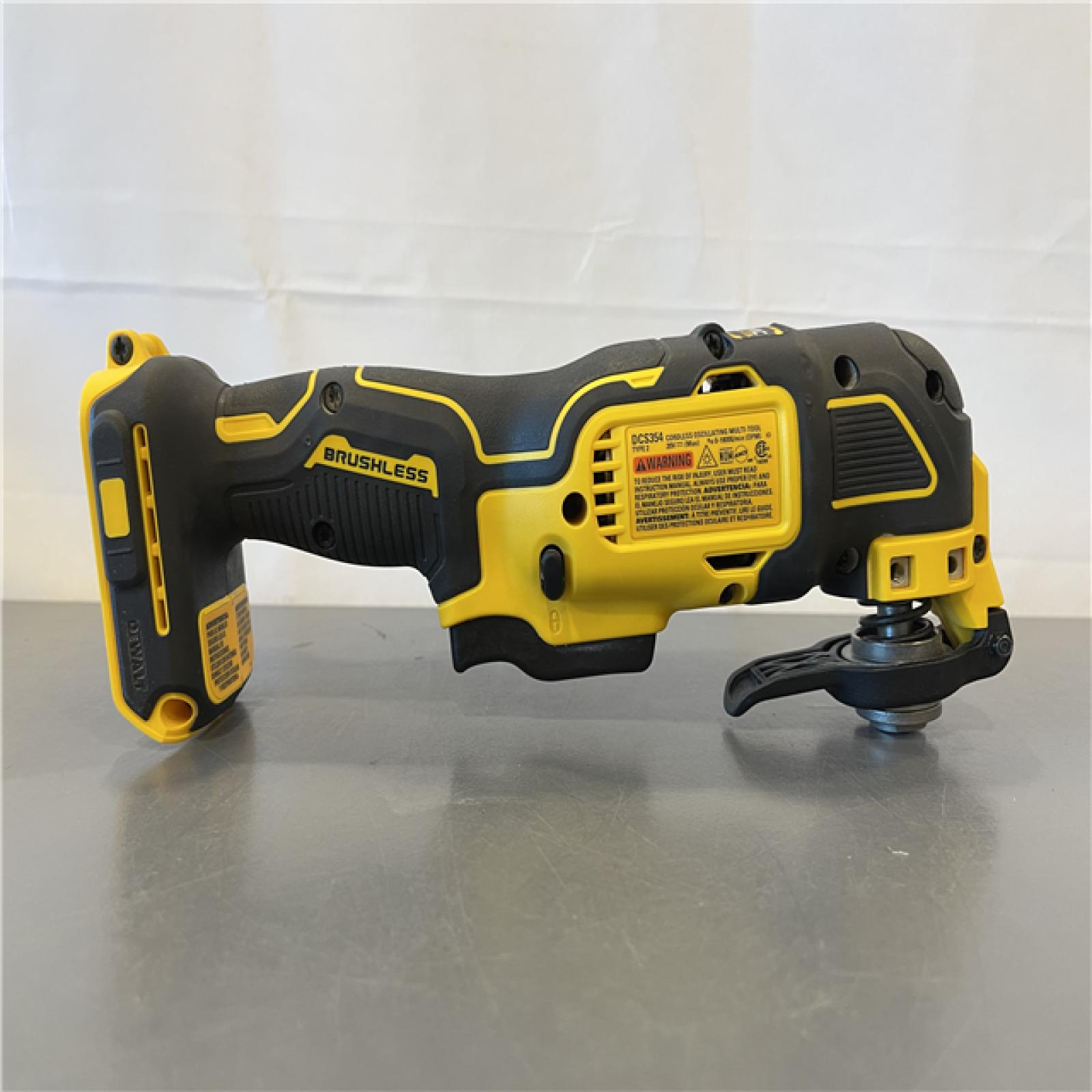Like New! - DEWALT ATOMIC 20V MAX Cordless Brushless Oscillating Multi Tool (Tool Only)