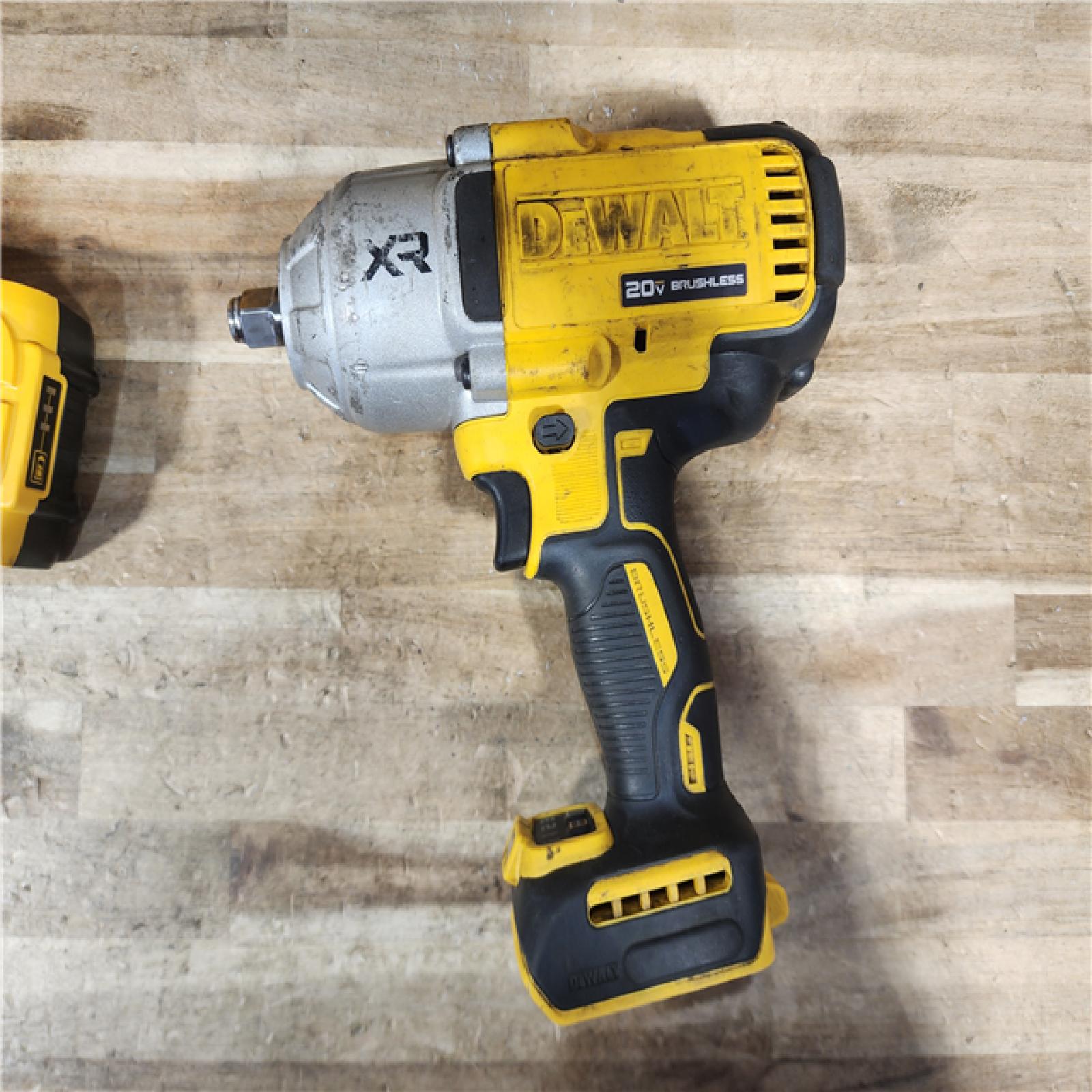 HOUSTON LOCATION - AS - IS DEWALT 20V MAX Lithium-Ion Cordless 1/2 in. Impact Wrench Kit