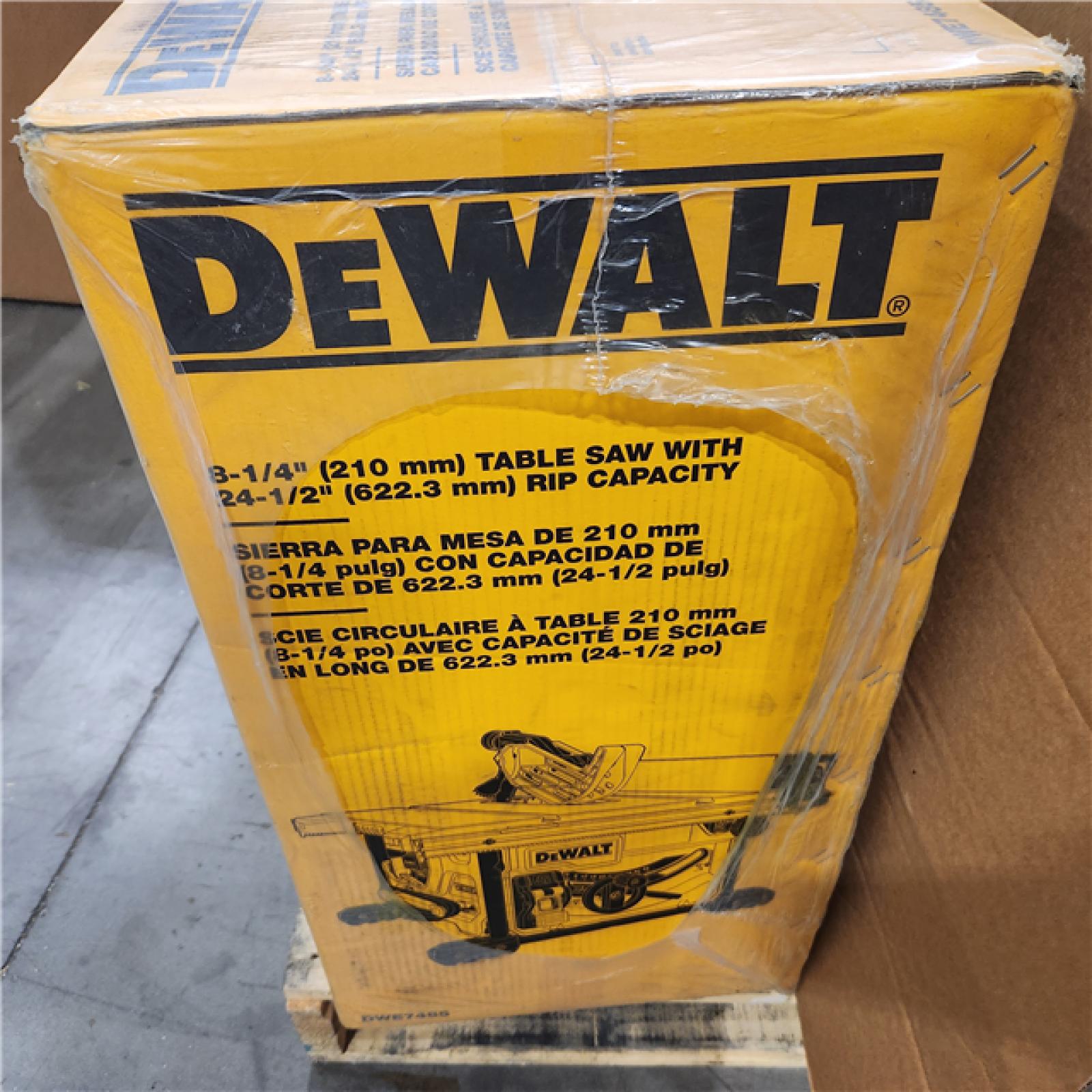 NEW- DeWalt 15 Amps Corded 8-1/4 in. Compact Table Saw