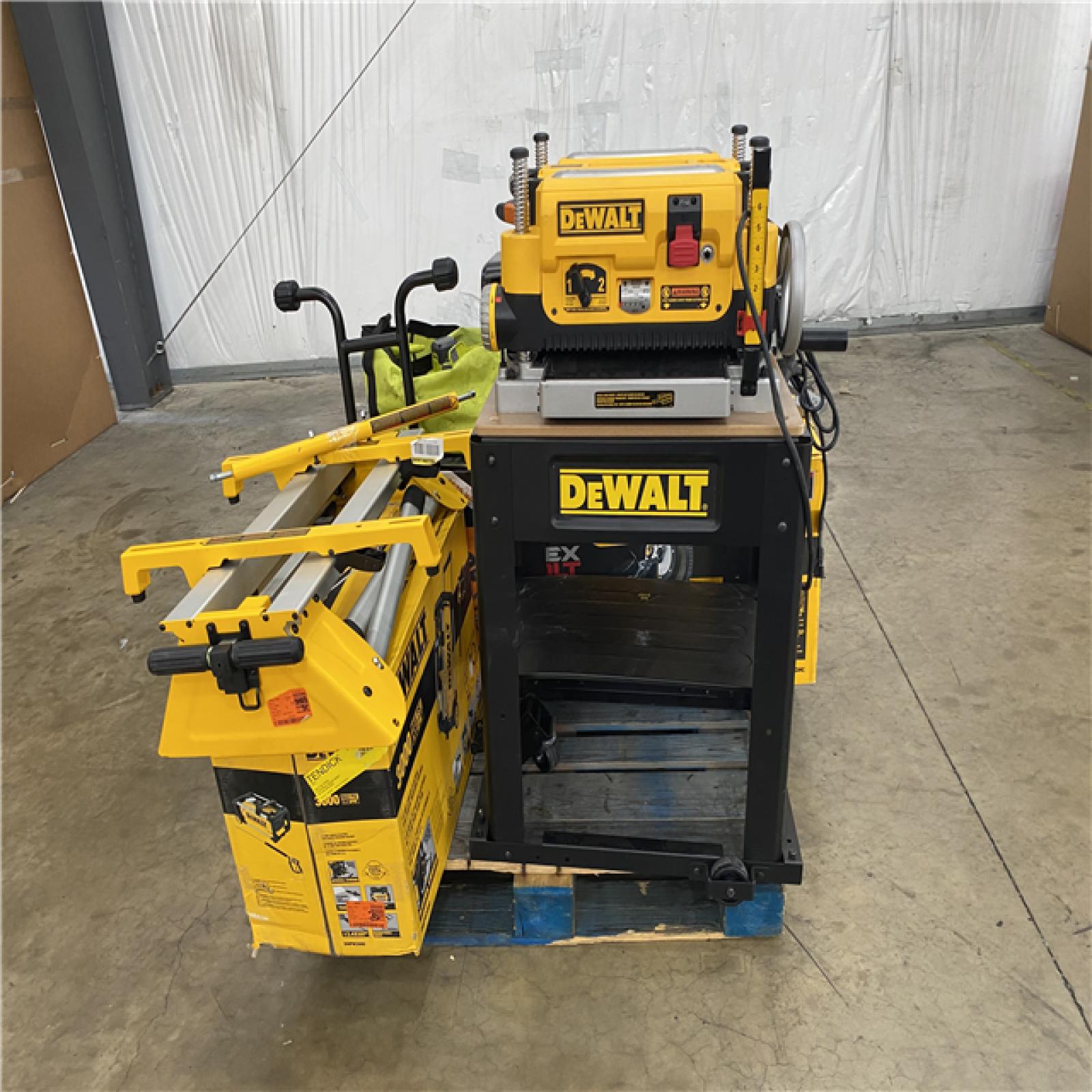 Houston Location AS IS - Tool Pallet