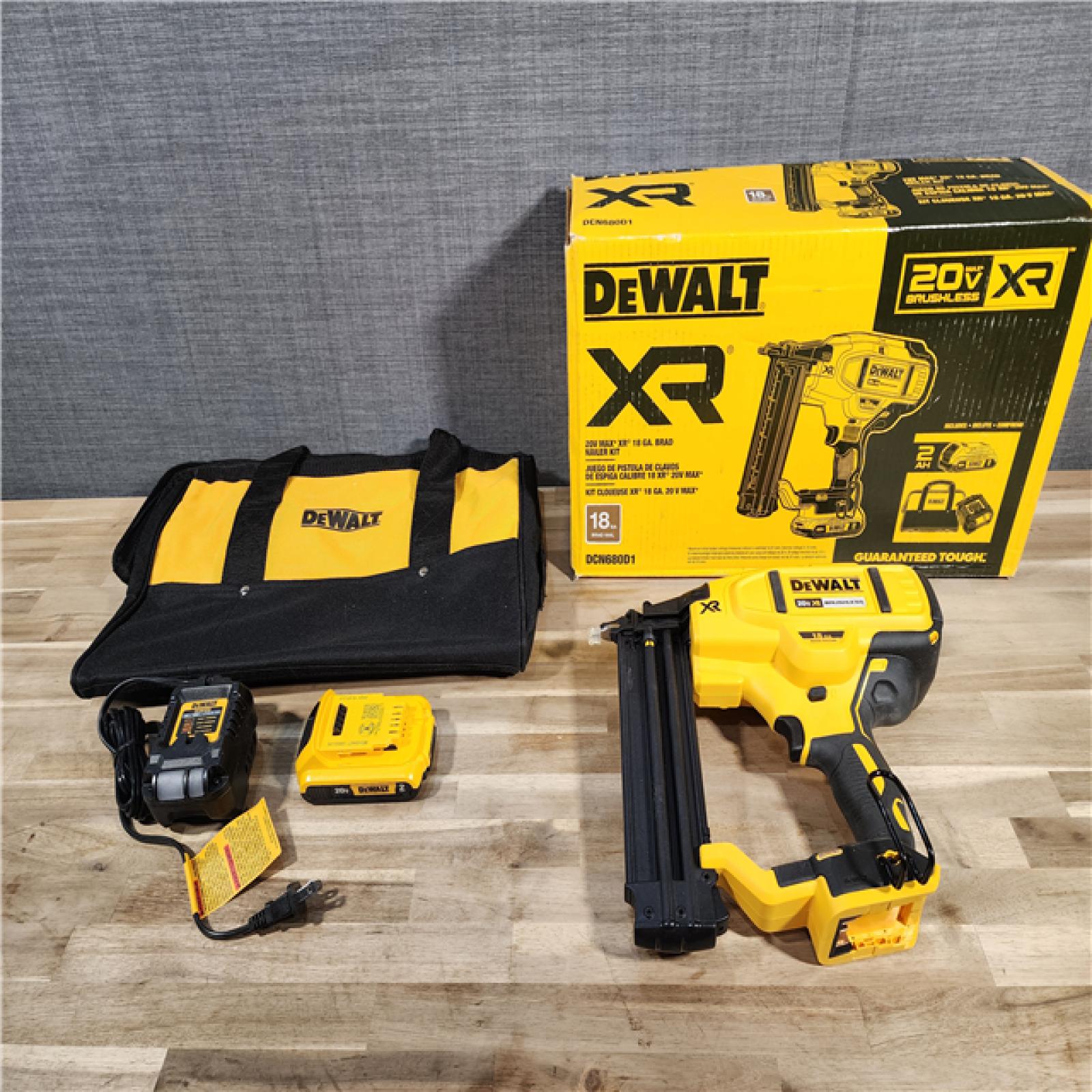 HOUSTON LOCATION - AS-IS DEWALT 20V MAX XR 18 Gauge Brad Nailer Kit