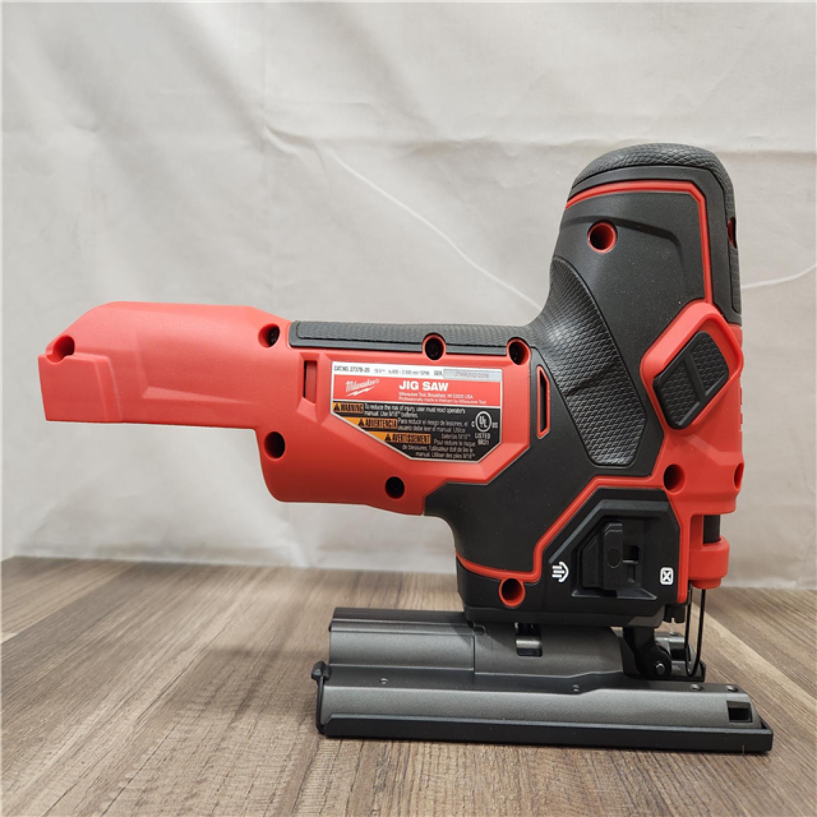 AS-IS- Milwaukee M18 FUEL 18 Volt Lithium-Ion Brushless Barrel Grip Cordless Jig Saw (TOOL ONLY)