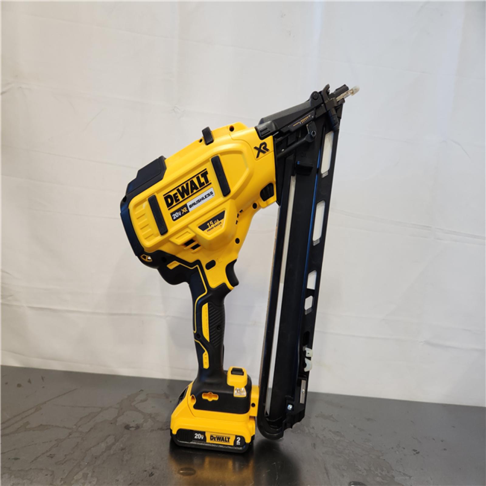 AS-IS- DEWALT 20V MAX XR 15 Ga. Cordless 34 Deg Nailer 20 V