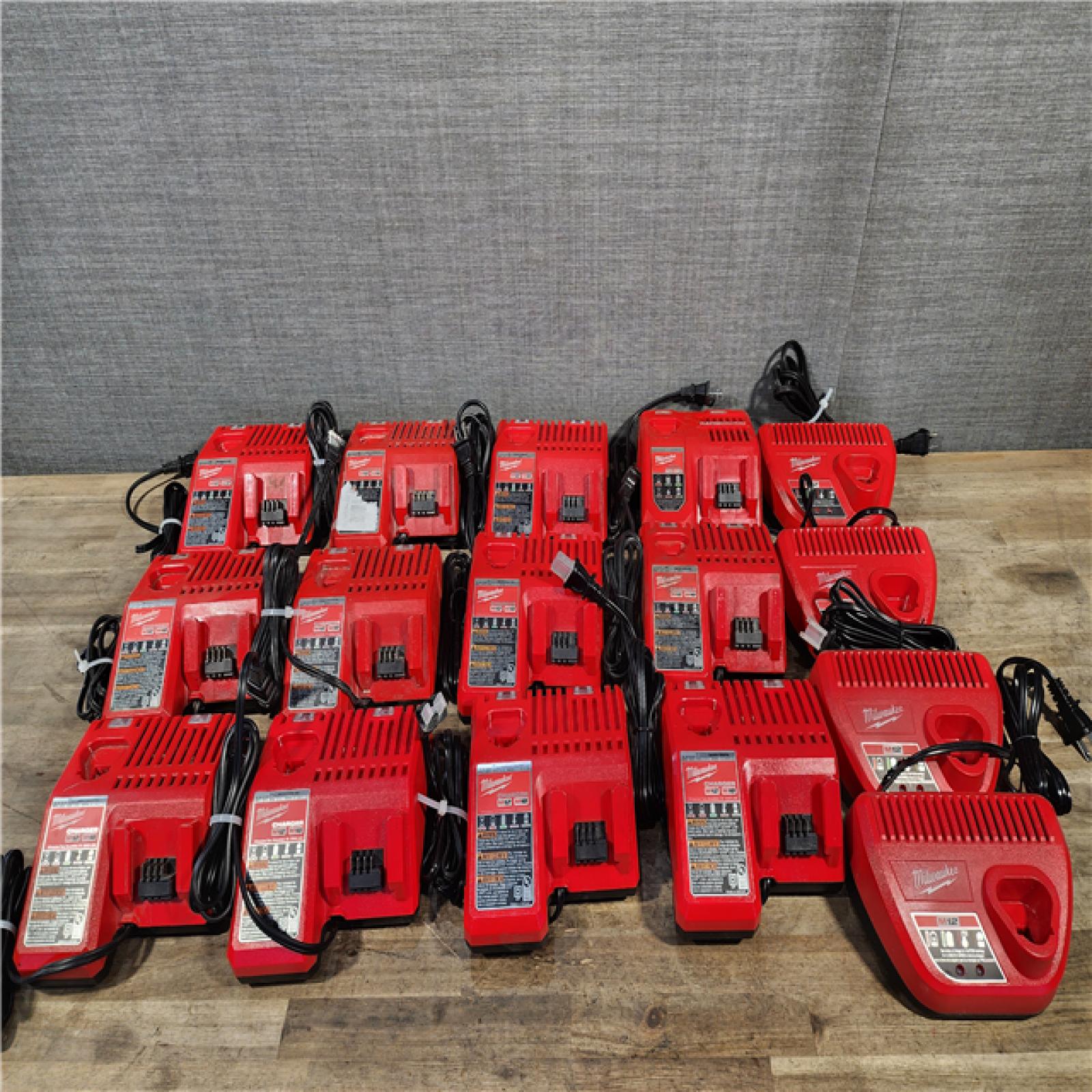 HOUSTON LOCATION - AS-IS MILWAUKEE BATTERY CHARGER PACK QTY - 16