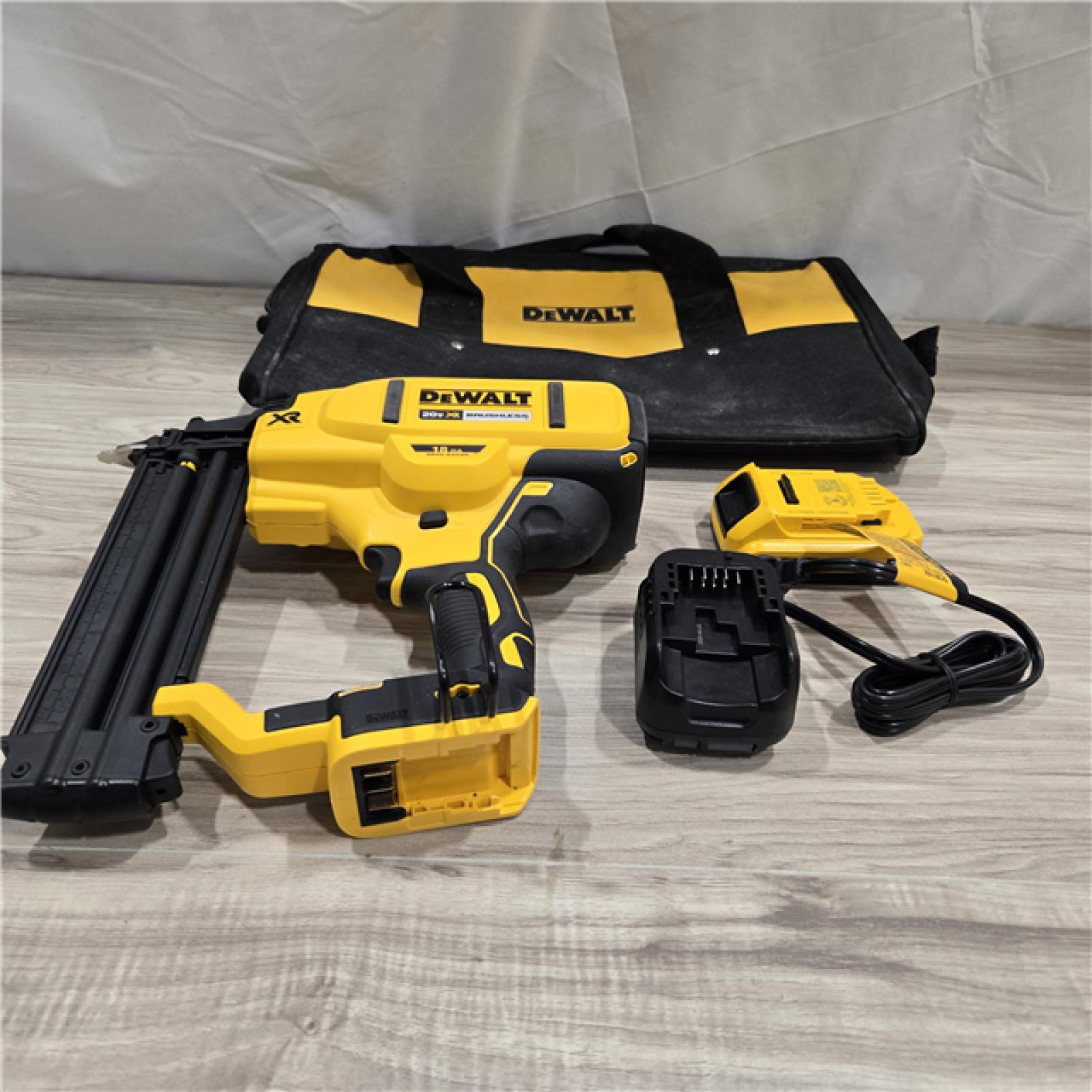 AS-IS DEWALT 20V MAX XR 18 Gauge Brad Nailer Kit