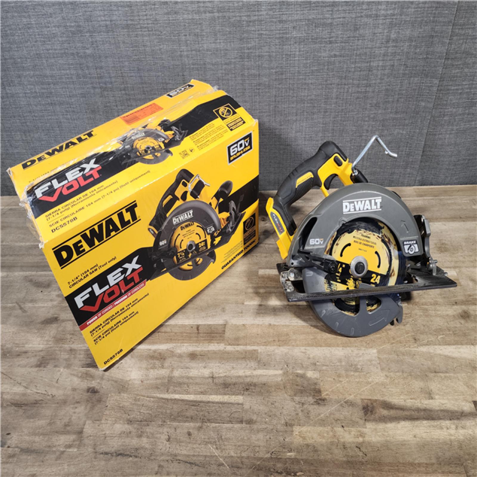 HOUSTON LOCATION - AS-IS DeWALT Flexvolt Max 7-1/4 60V Brushless Circular Saw (Tool Only)
