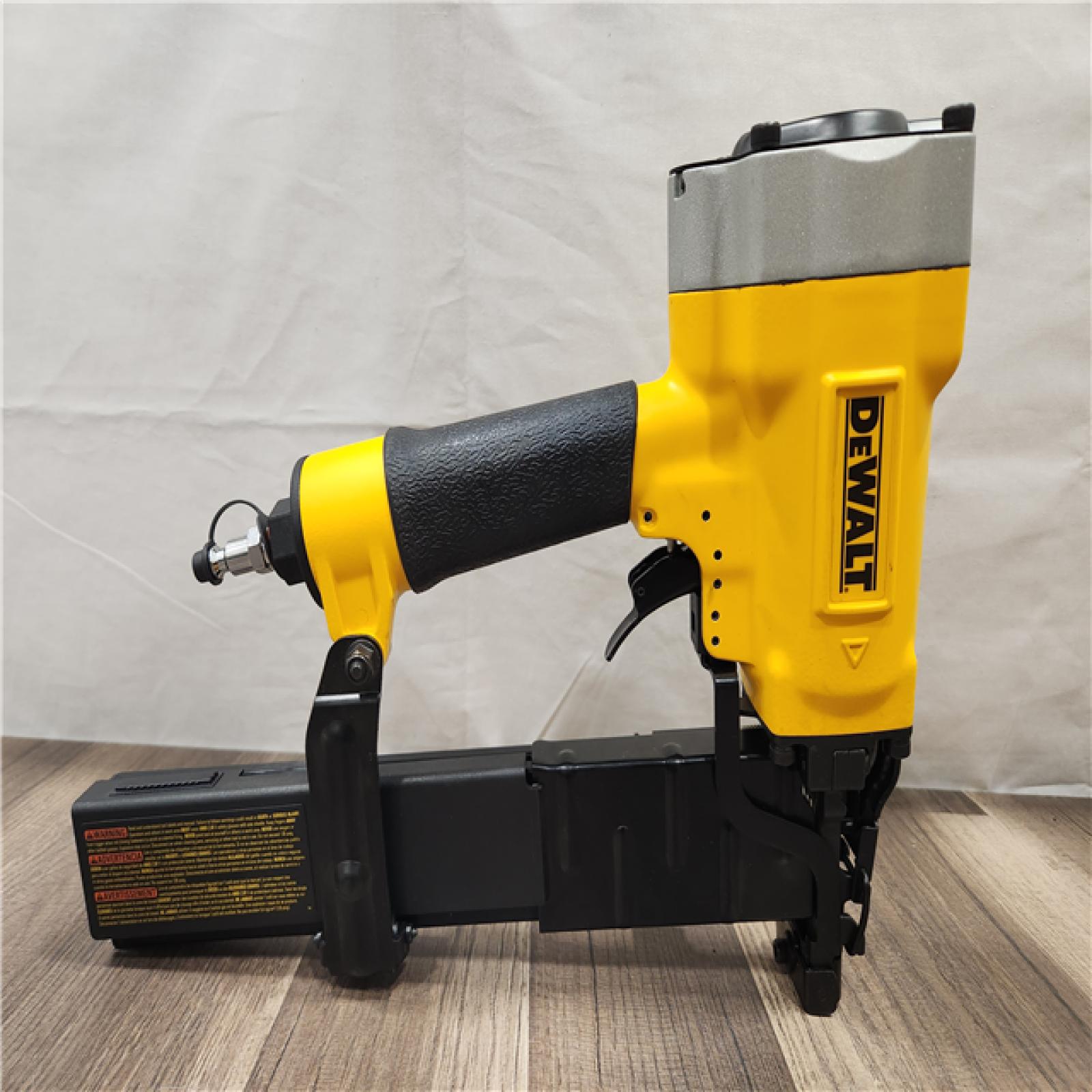 AS-IS- DeWalt DW451S2 16 Gauge 1 Crown 2 Lathing Stapler