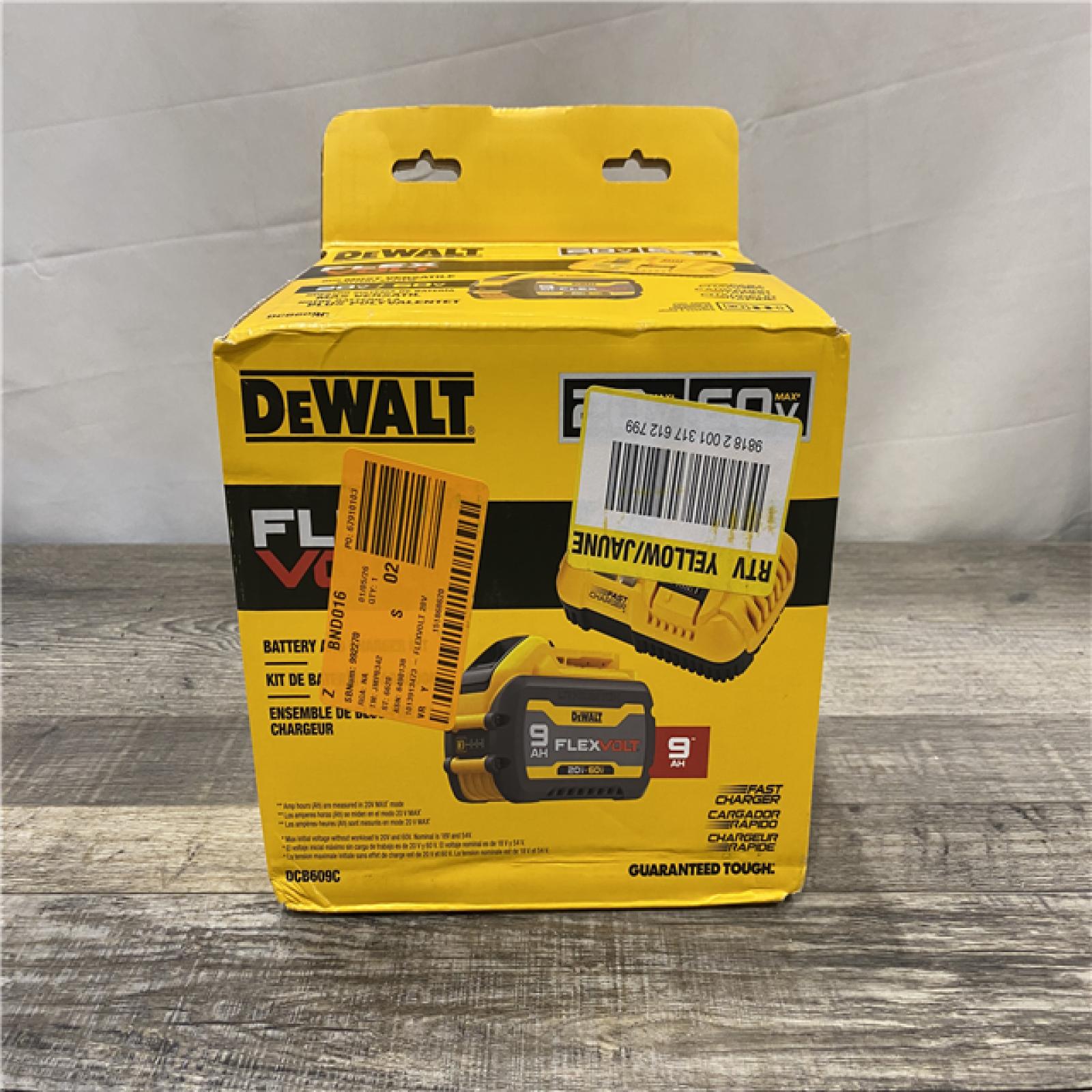 NEW - DEWALT 20V/60V MAX FLEXVOLT Lithium-Ion 9.0Ah Battery and Charger Starter Kit