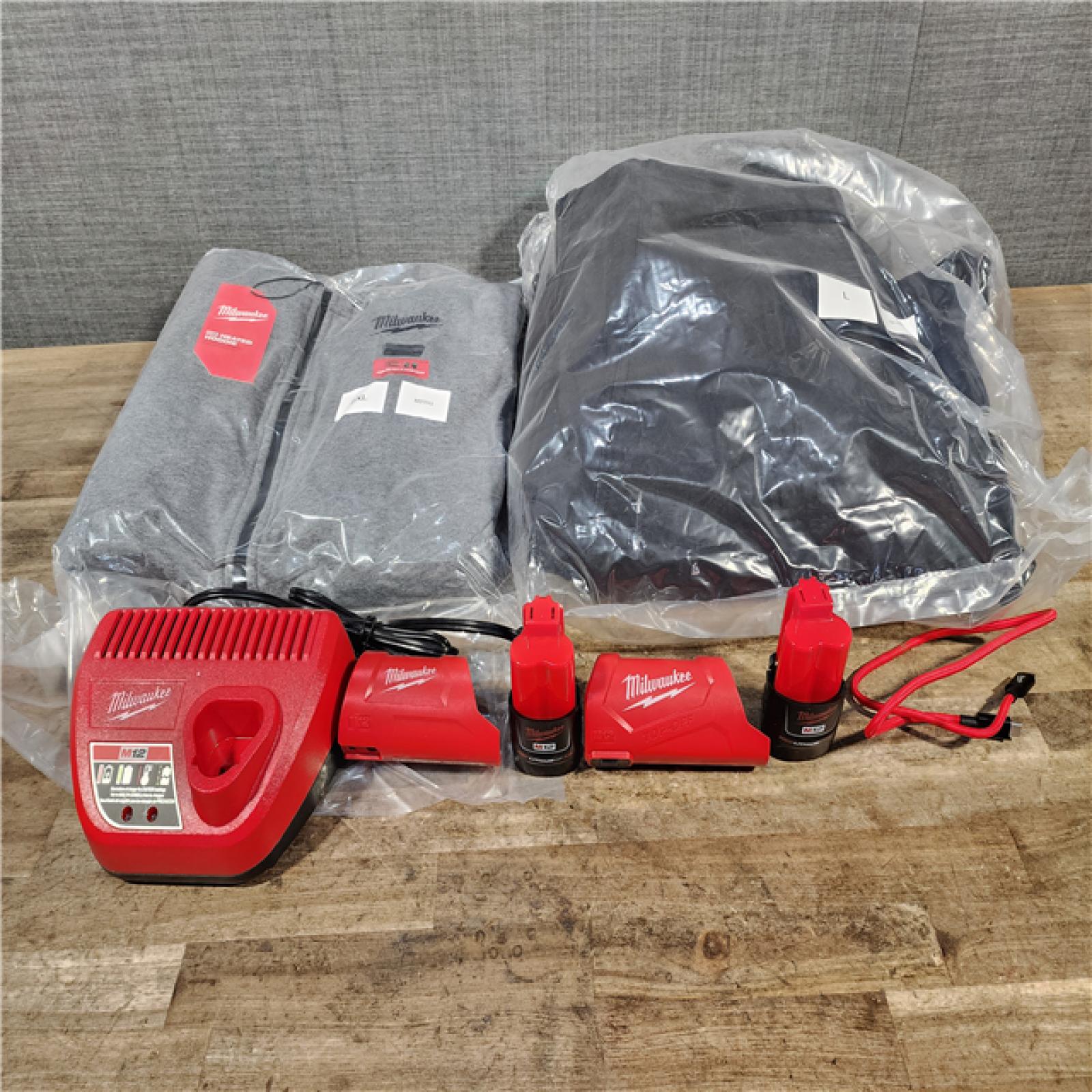 HOUSTON LOCATION - AS-IS MILWAUKEE 2 HEATED CLOTHING COMBO KIT
