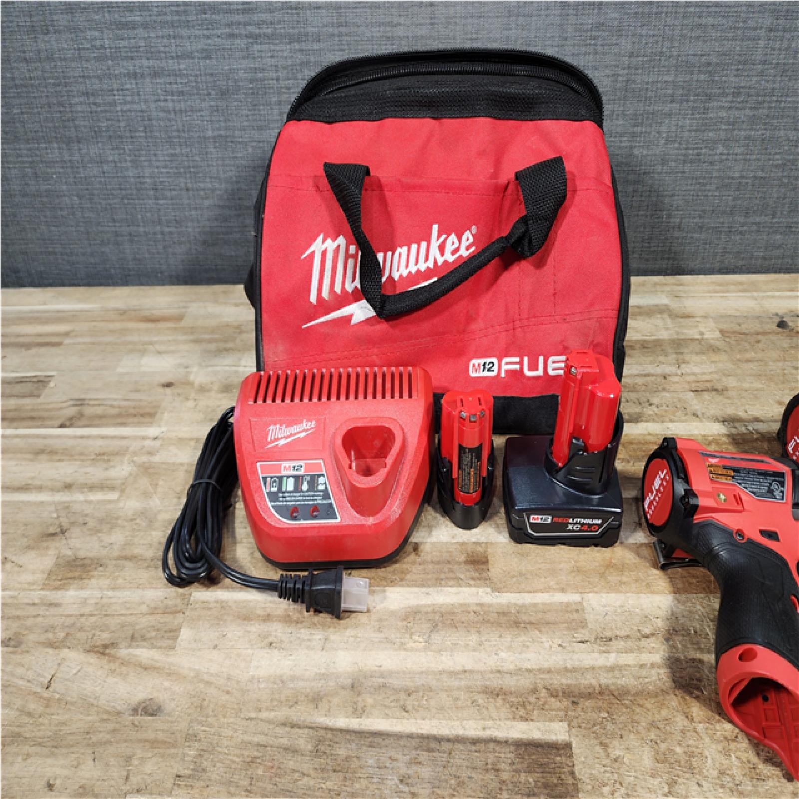 HOUSTON LOCATION - AS - IS Milwaukee 2 Tool Combo Kit W/ (2) Battery & Charger