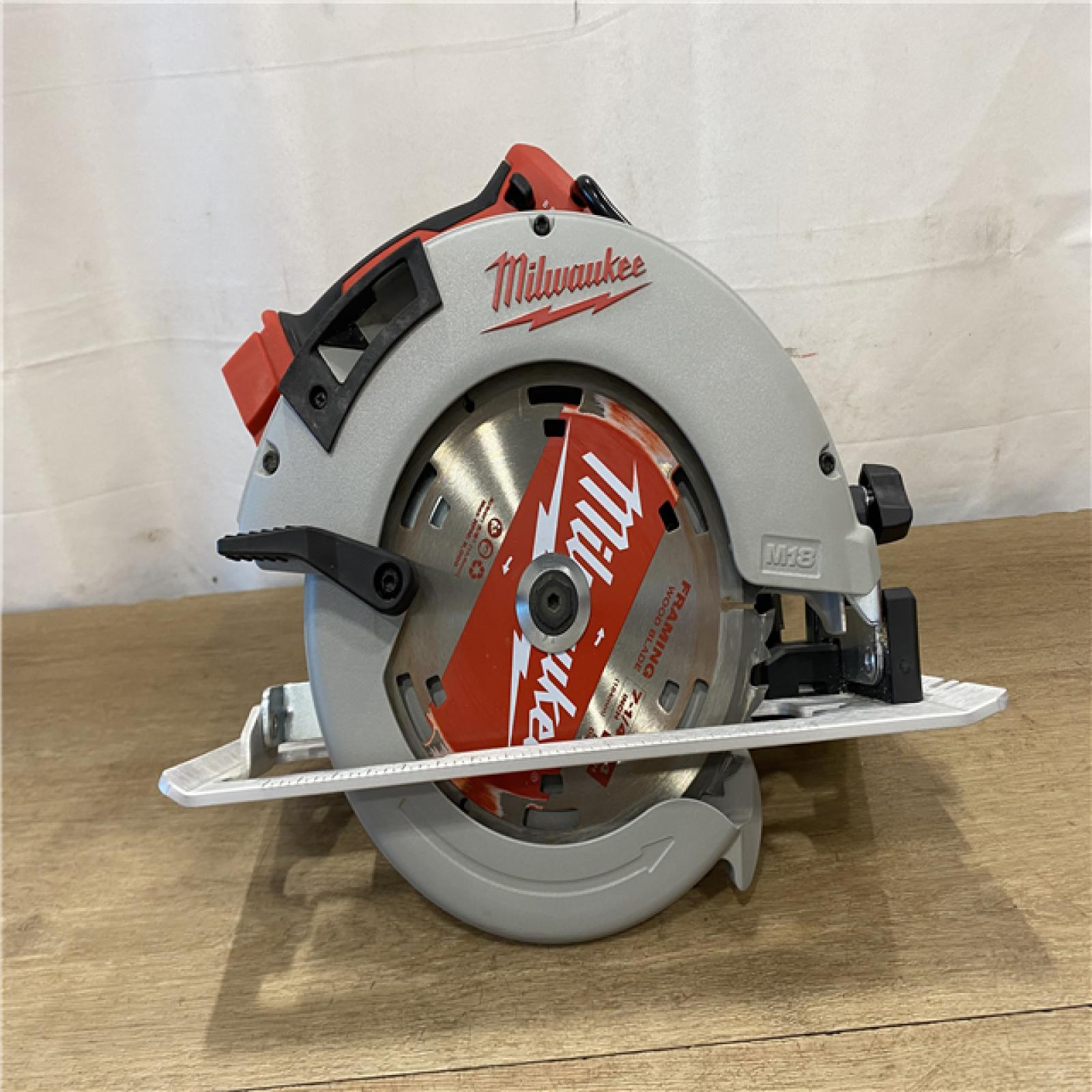 AS-IS Milwaukee 18V Lithium-Ion Brushless Cordless 7-1/4 in. Circular Saw (Tool-Only)