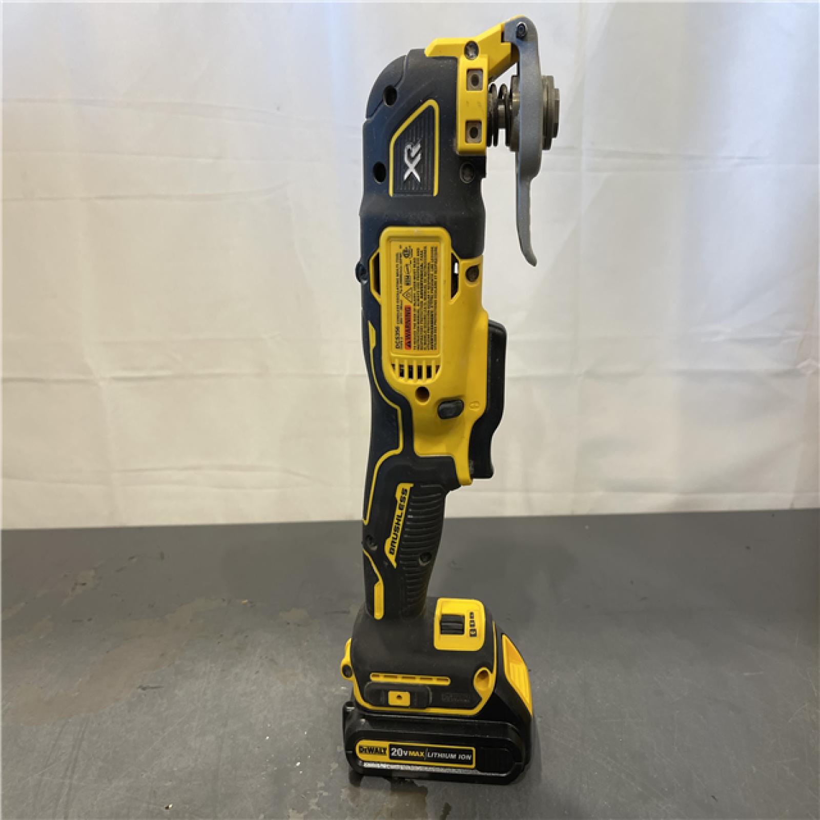 AS-IS - DEWALT 20V MAX RX Cordless Brushless 3-Speed Oscillating Multi Tool Kit