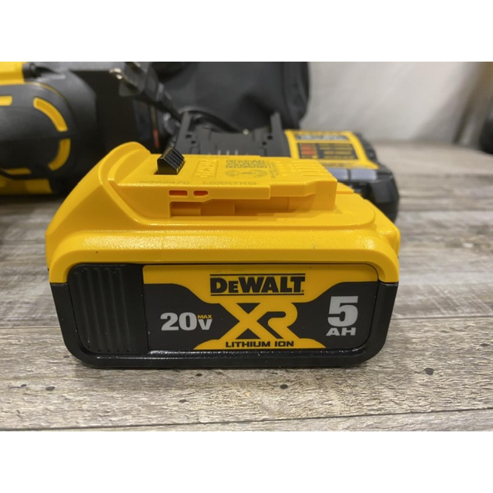 AS-IS DEWALT 20-Volt 30° Cordless Framing Nailer Kit