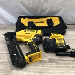AS-IS DeWalt 15 GA ANGLED FINISH NAILER KIT