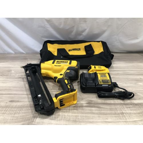 AS-IS DeWalt 15 GA ANGLED FINISH NAILER KIT