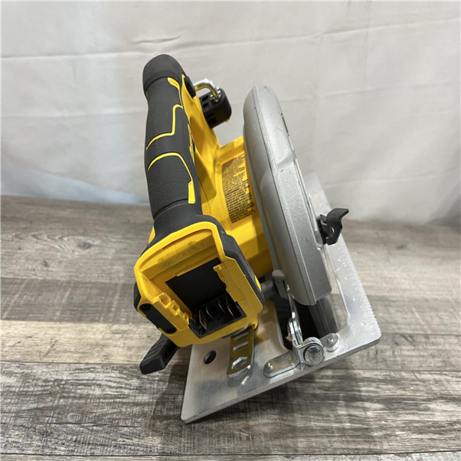 AS-IS DEWALT 20-Volt MAX 7-1/4 in. Cordless Circular Saw (Tool Only)