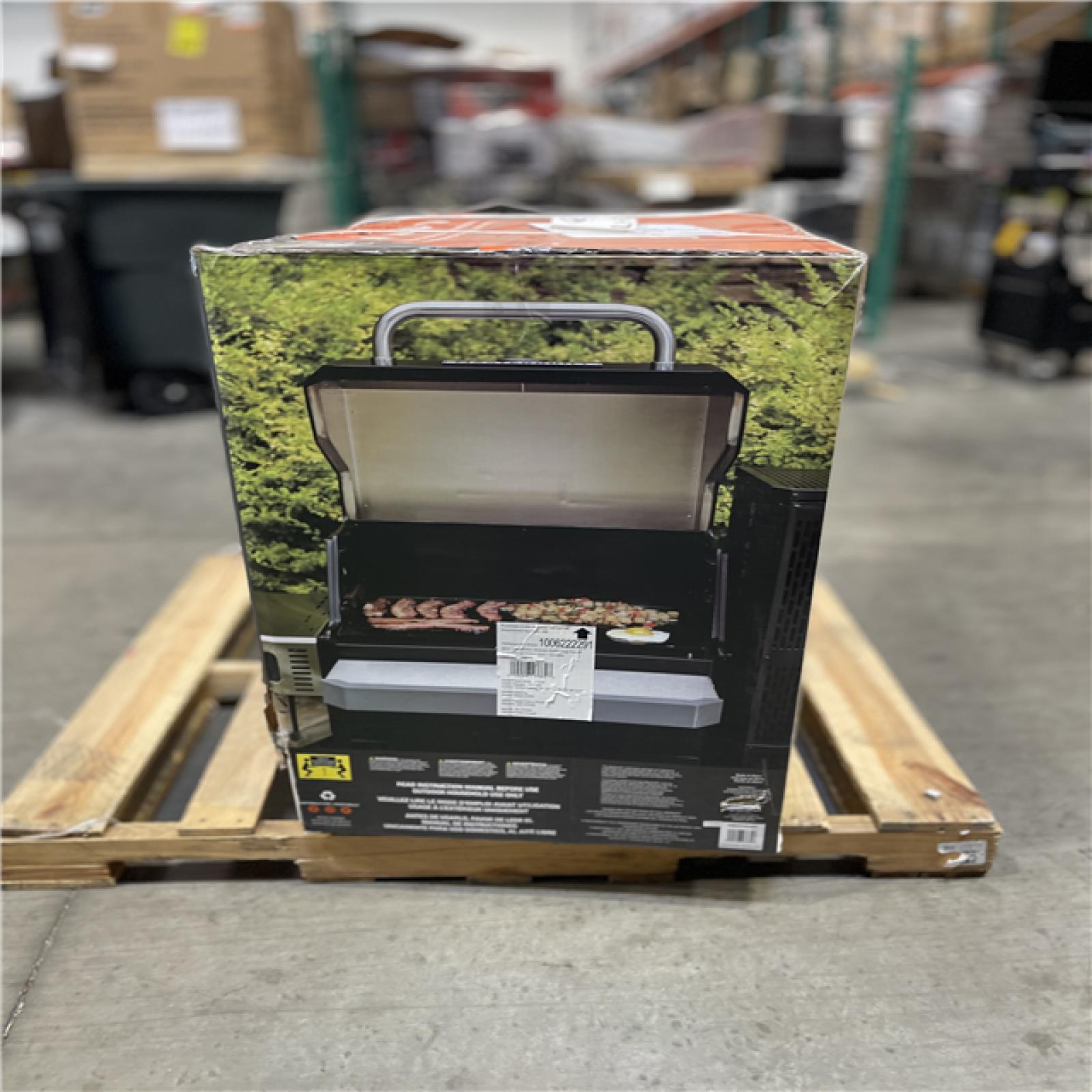 DALLAS LOCATION- NEW!- Masterbuilt Gravity Series 800 Digital WiFi Charcoal Grill  Griddle and Smoker in Black