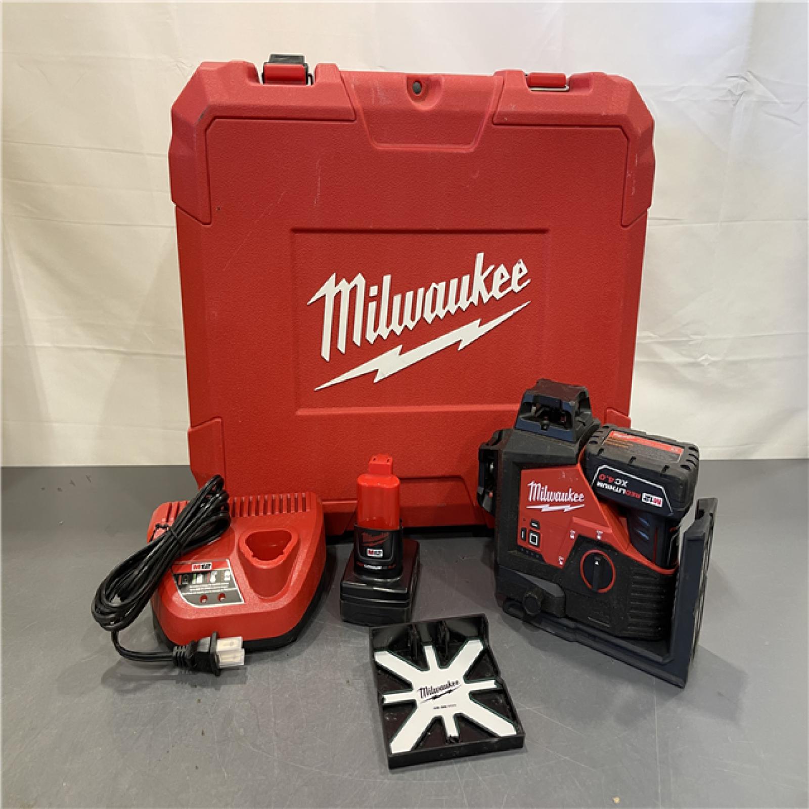 AS-IS - Milwaukee M12 Green Beam Laser 360° 3-Plane Kit