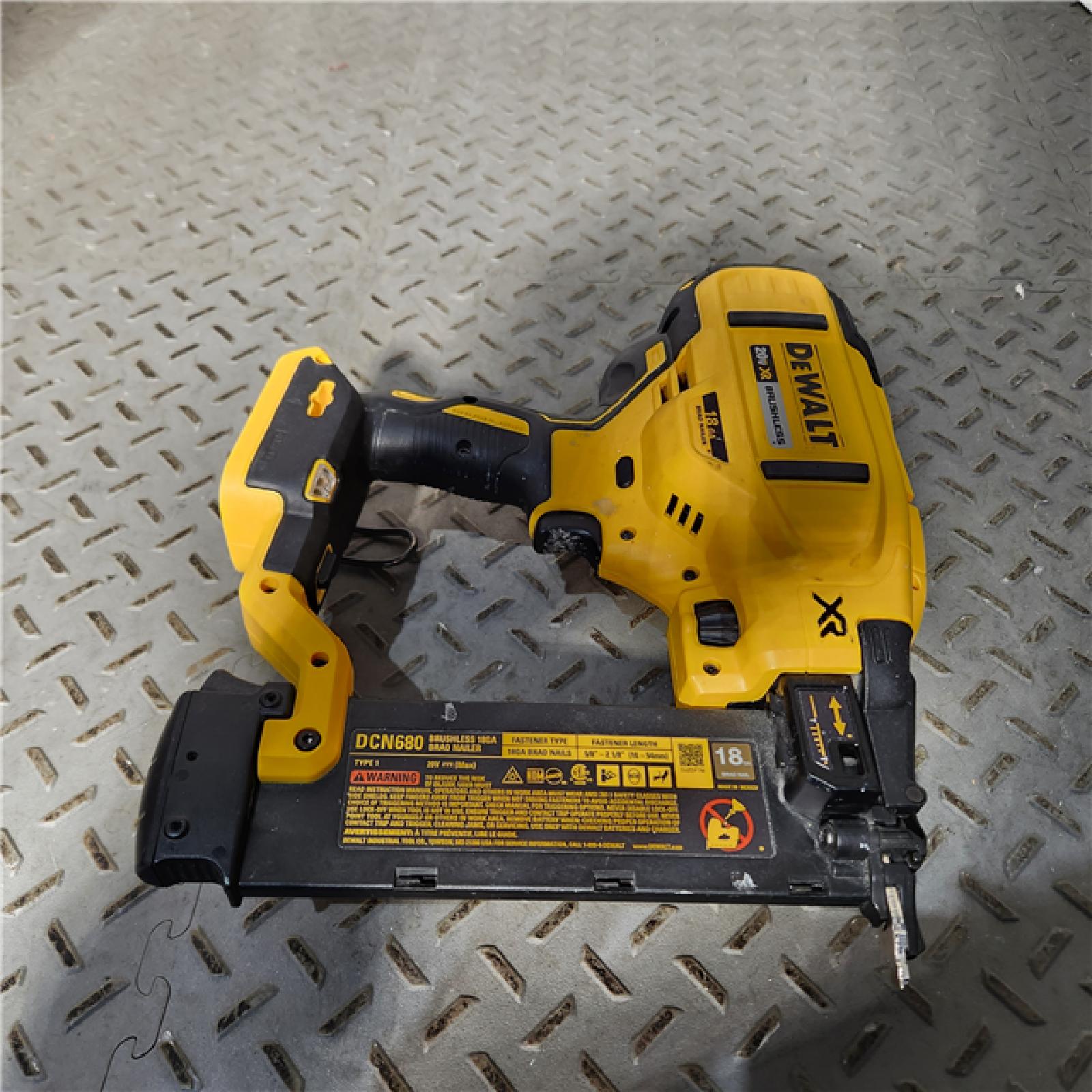 HOUSTON Location-AS-IS-DeWalt DCN680D1 20-Volt MAX XR Cordless Brad Nailer Kit  Brushless Motor  18 Gauge - Quantity 1 APPEARS IN GOOD Condition