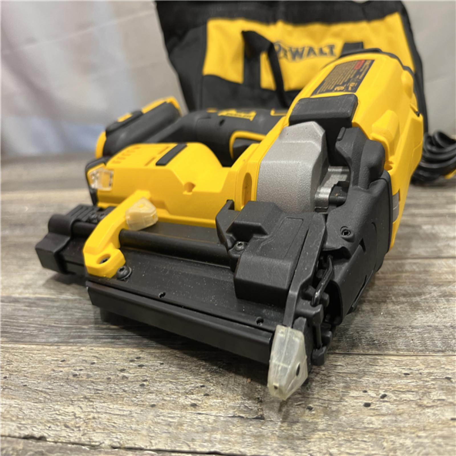 AS-IS DEWALT ATOMIC 20V MAX Lithium Ion Cordless 23 Gauge Pin Nailer Kit