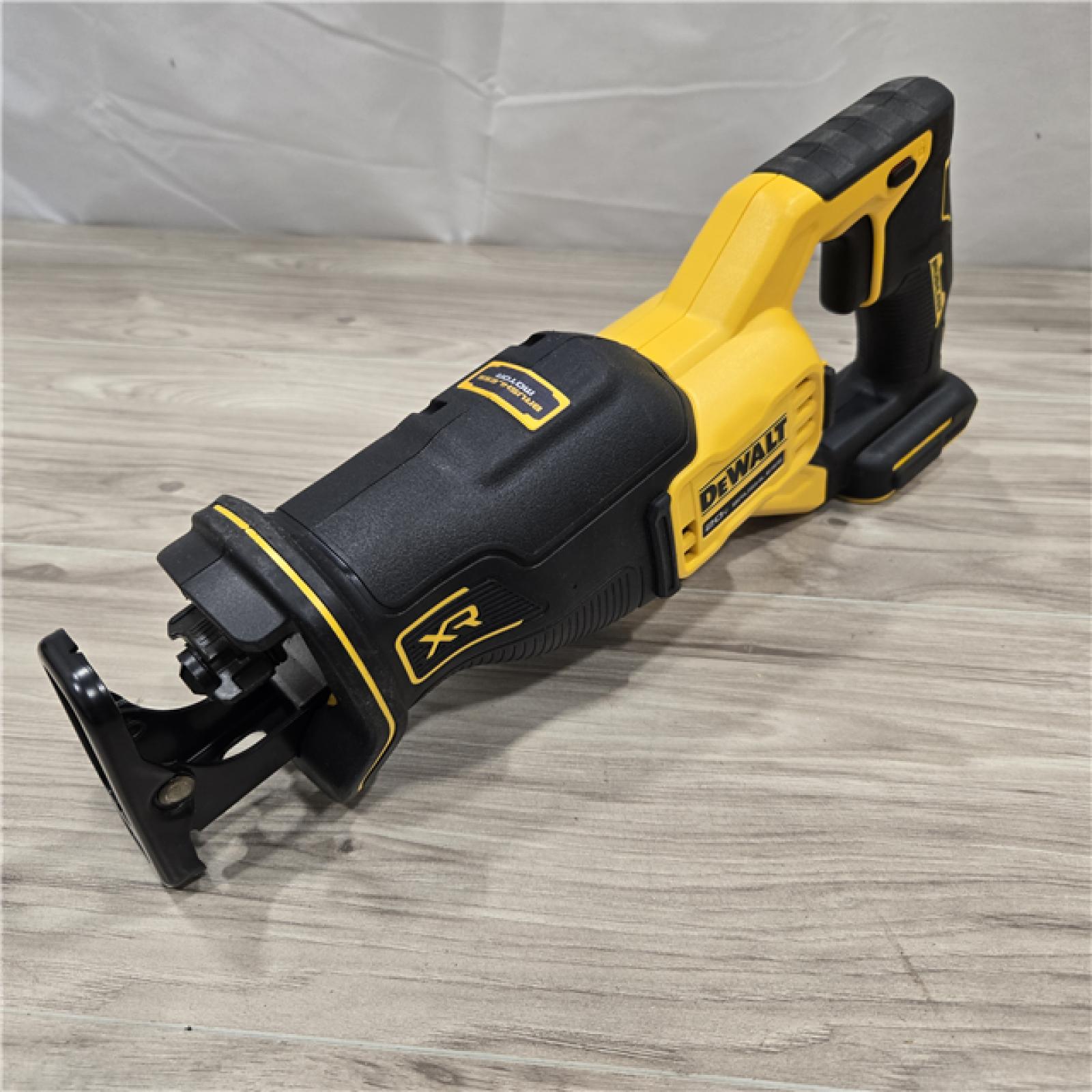 LIKE NEW! - DEWALT 20V MAX XR Cordless Reciprocating Saw (Tool Only)