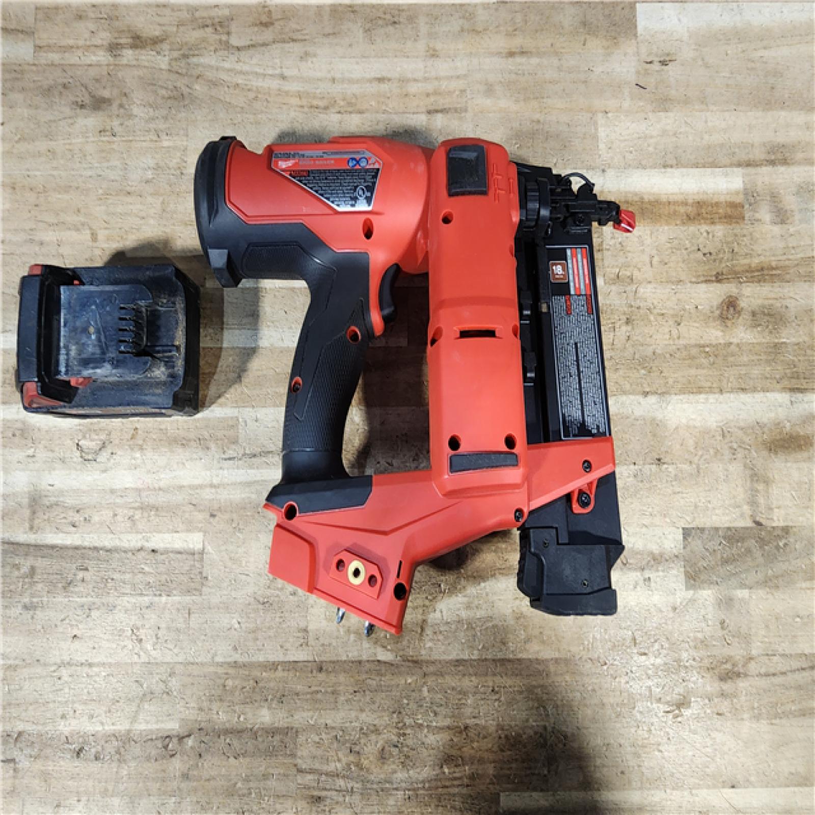 HOUSTON LOCATION - AS - IS Milwaukee FUEL 18-Volt Lithium-Ion Brushless Cordless Gen II 18-Gauge Brad Nailer W/ BATTERY