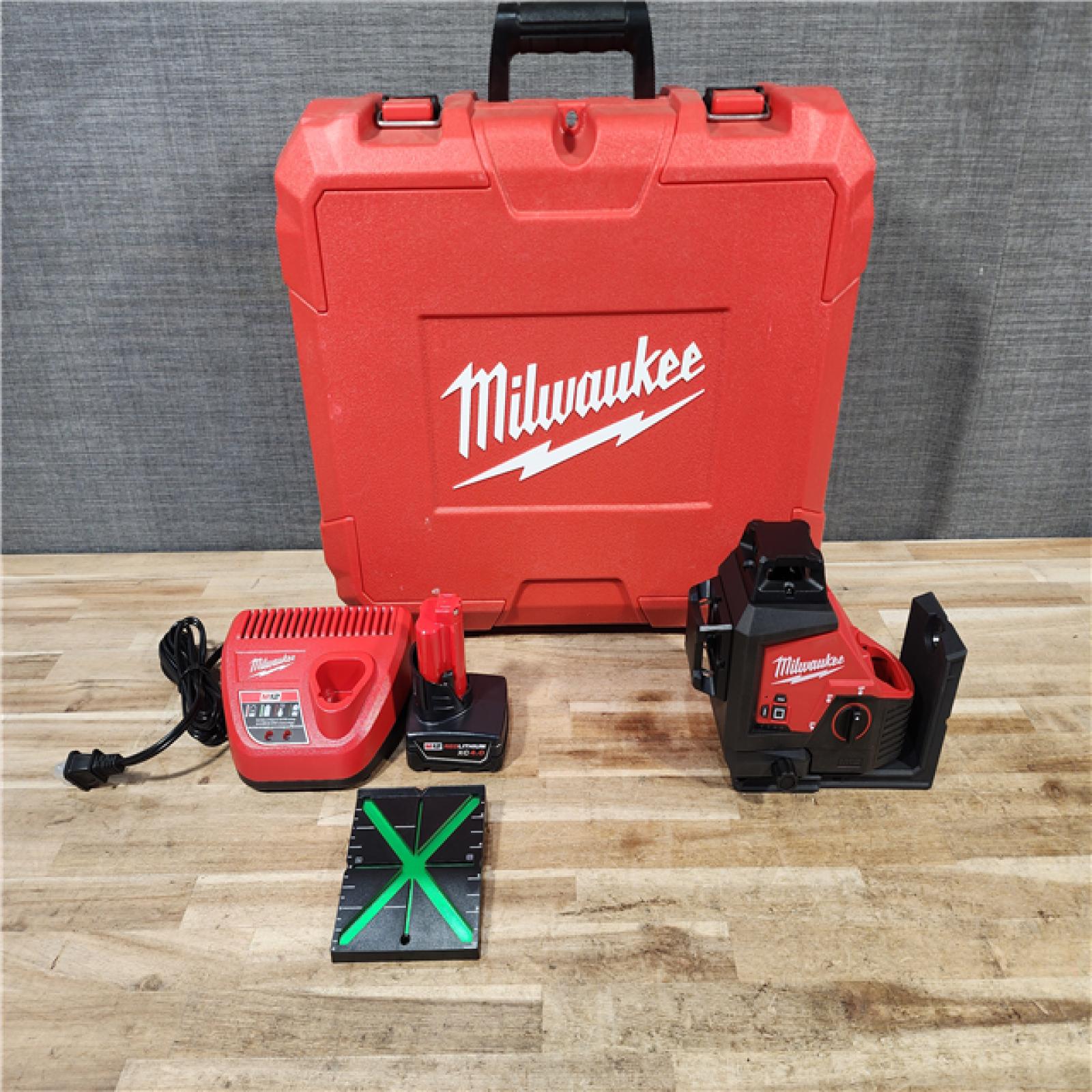 HOUSTON LOCATION - AS-IS Milwaukee 12-Volt Lithium-Ion Cordless Green 250 ft. 3-Plane Laser Level Kit