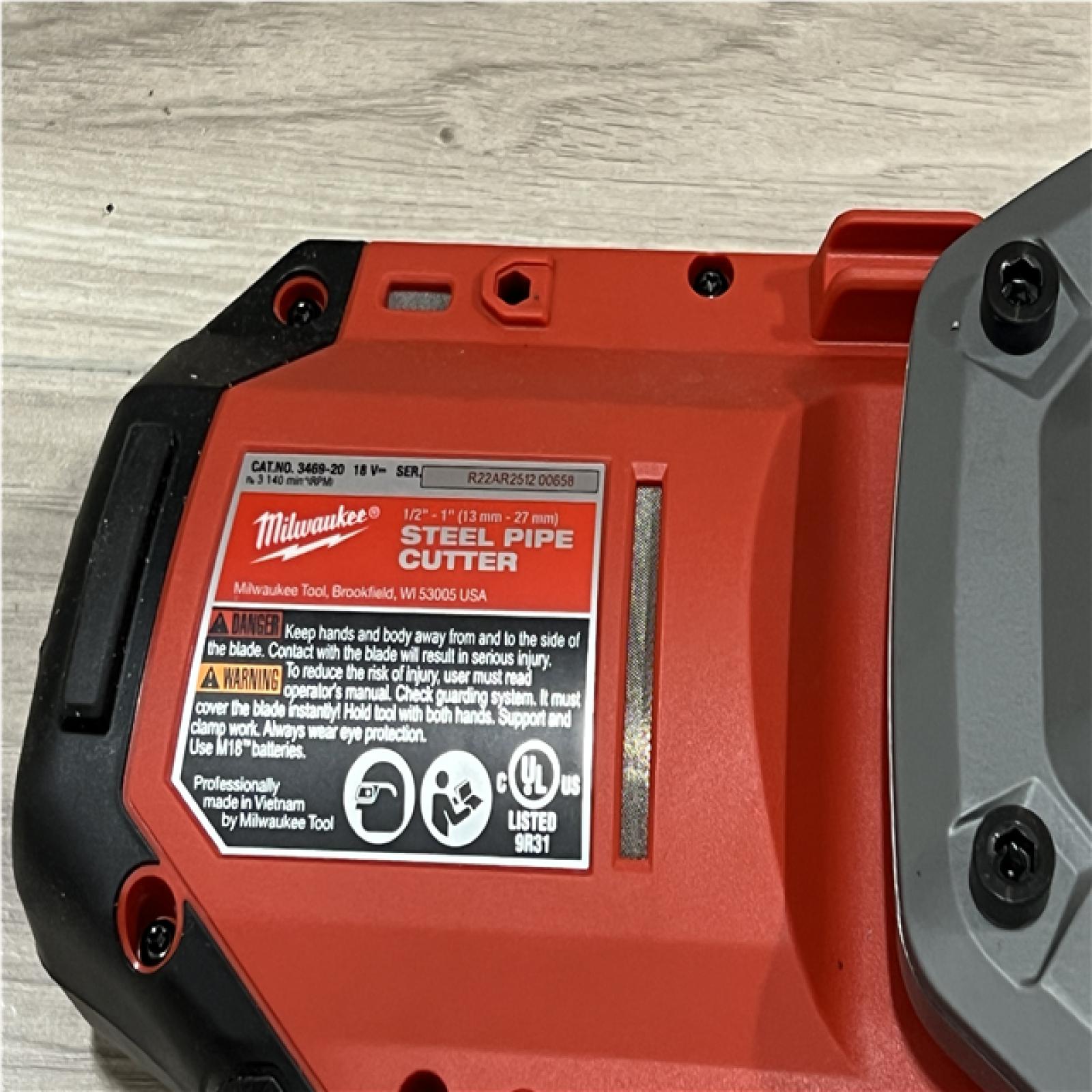 AS-IS MILWAUKEE 1/2 - 1 STEEL PIPE CUTTER