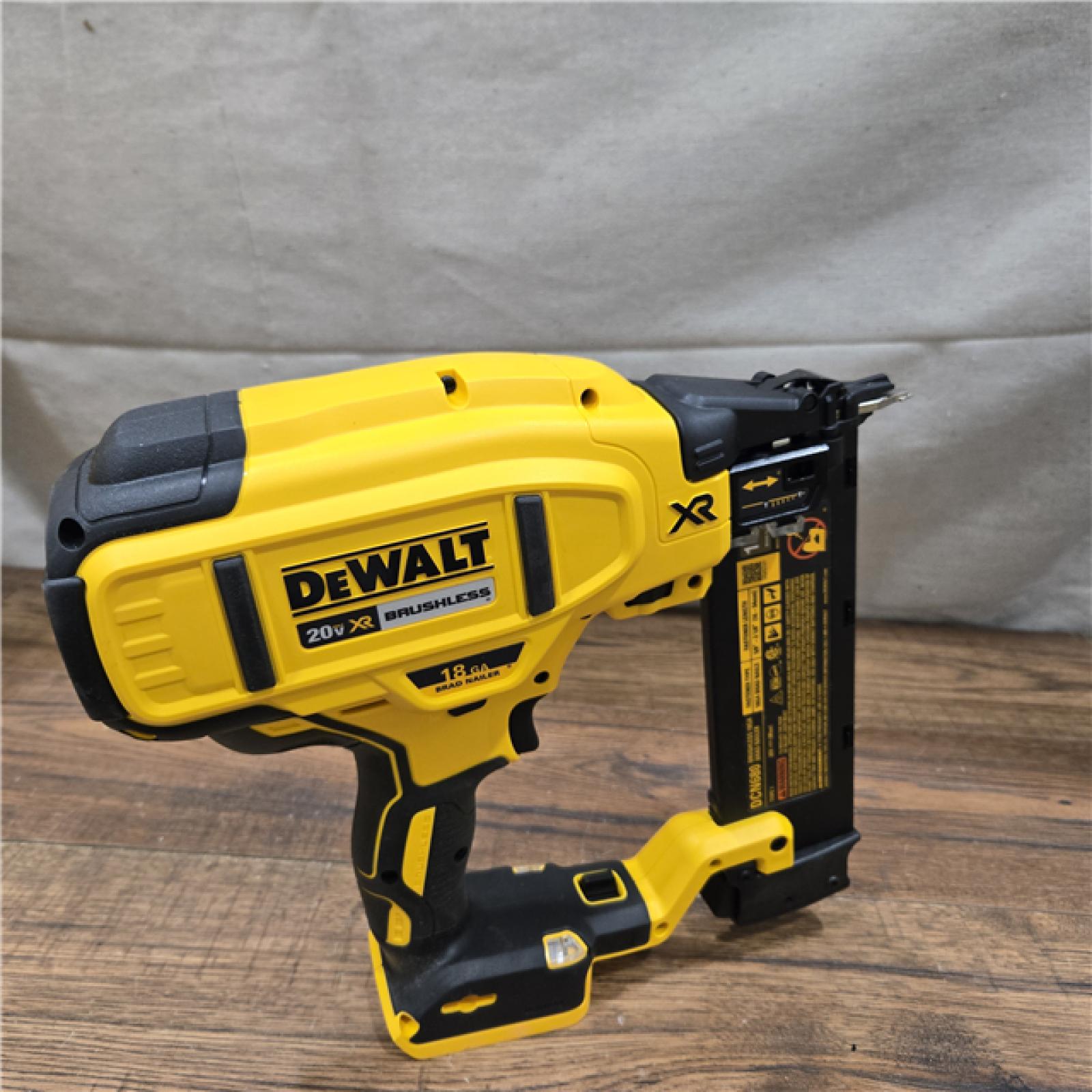 AS-IS DEWALT 20V MAX XR 18 Gauge Brad Nailer Kit