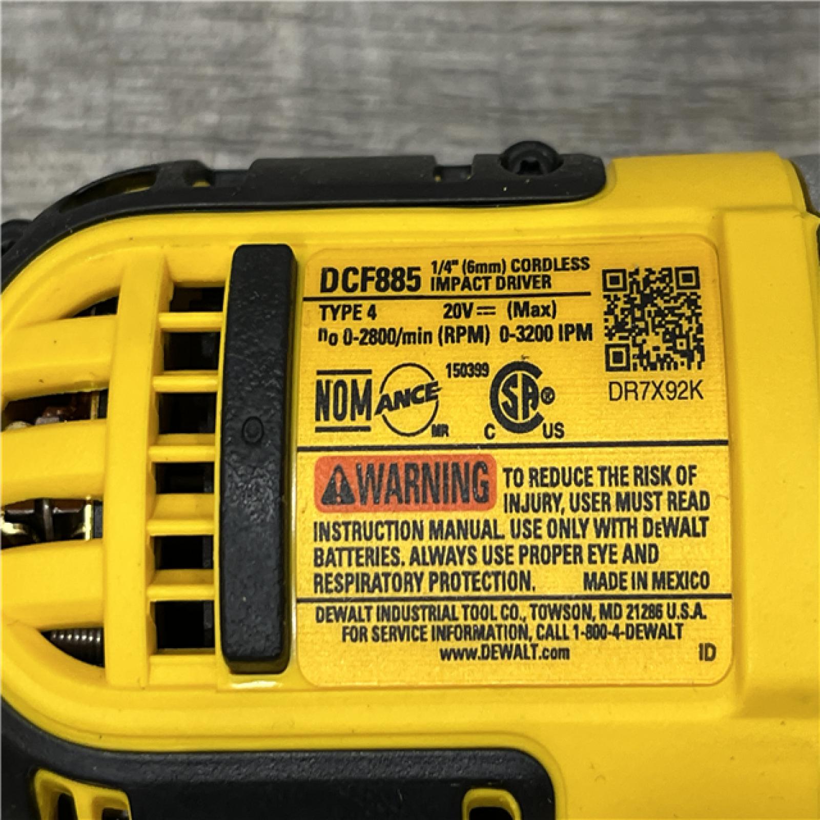 LIKE NEW - DEWALT 20V MAX Cordless Drill/Impact 2 Tool Combo Kit