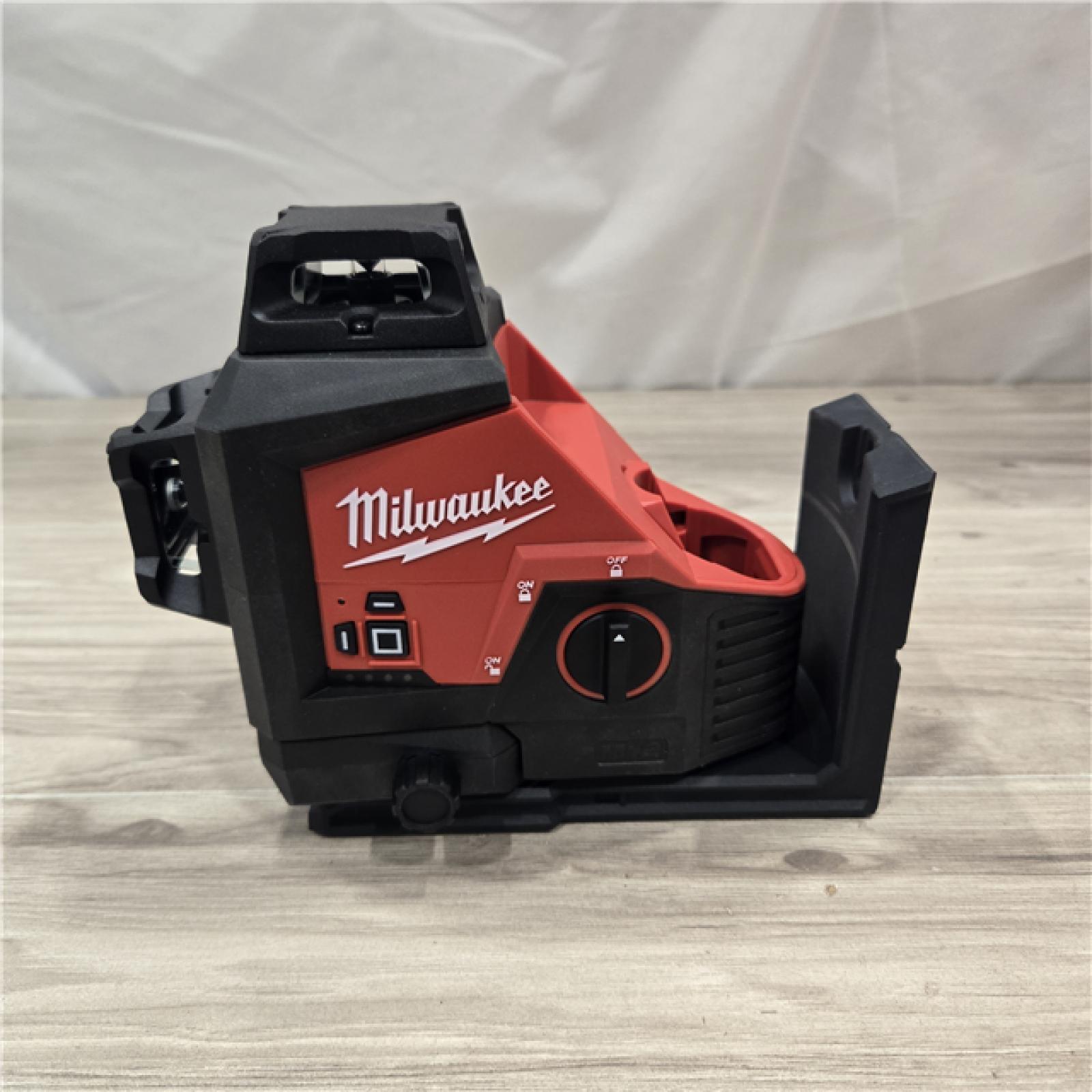 AS-IS Milwaukee-3632-21 M12 Green Beam Laser 360° 3-Plane Kit