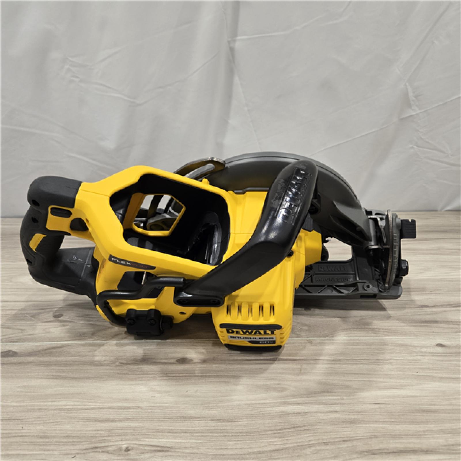 AS-IS DEWALT 60V FLEXVOLT MAX Cordless Wormdrive Style Circular Saw Kit