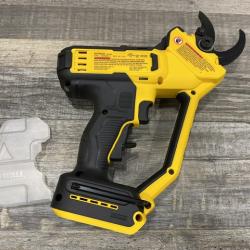 LIKE NEW - DEWALT 20V MAX Cordless Battery Powered Pruner Kit