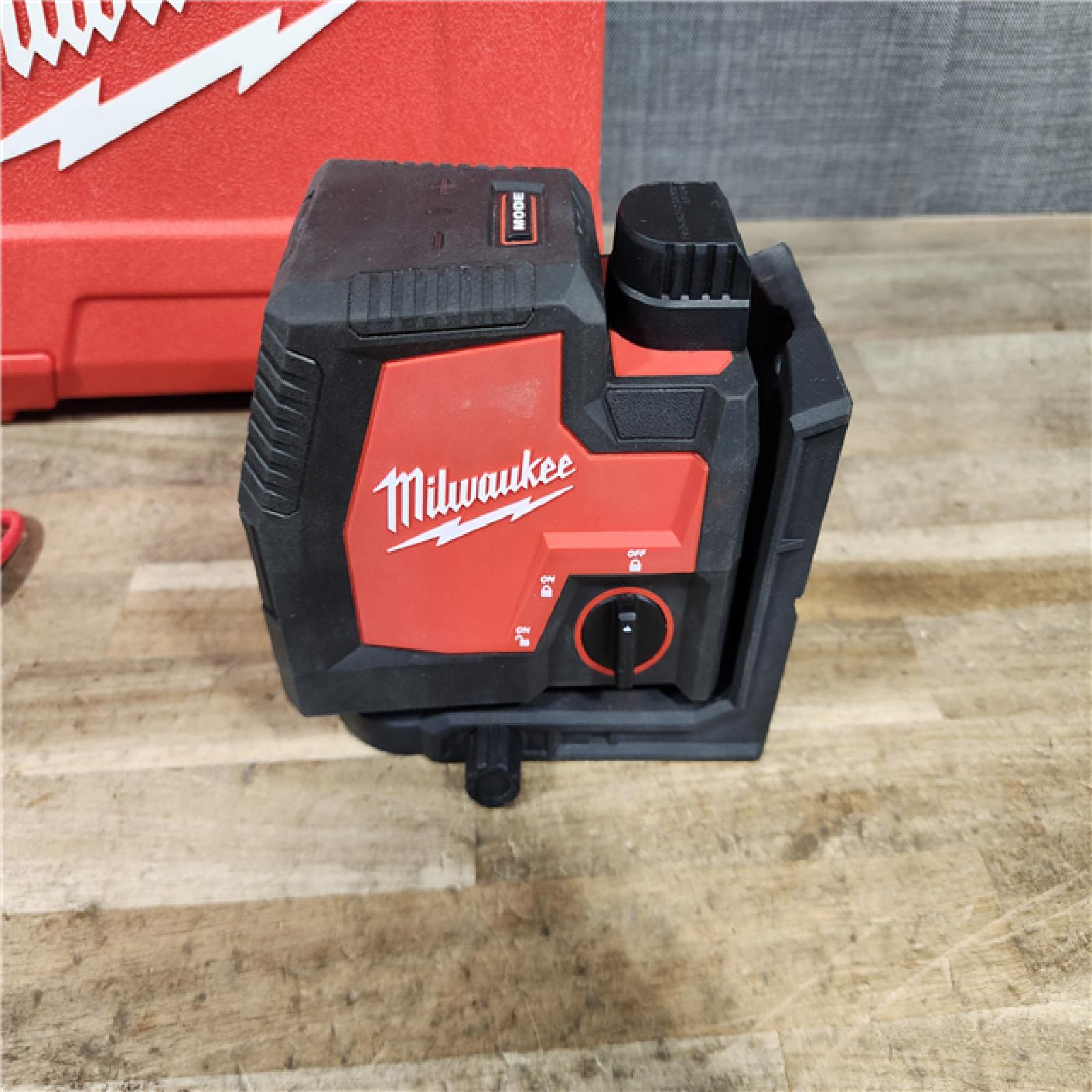 HOUSTON LOCATION - AS-IS Milwaukee 100 ft. REDLITHIUM Lithium-Ion USB Green Rechargeable Cross Line Laser Level Kit
