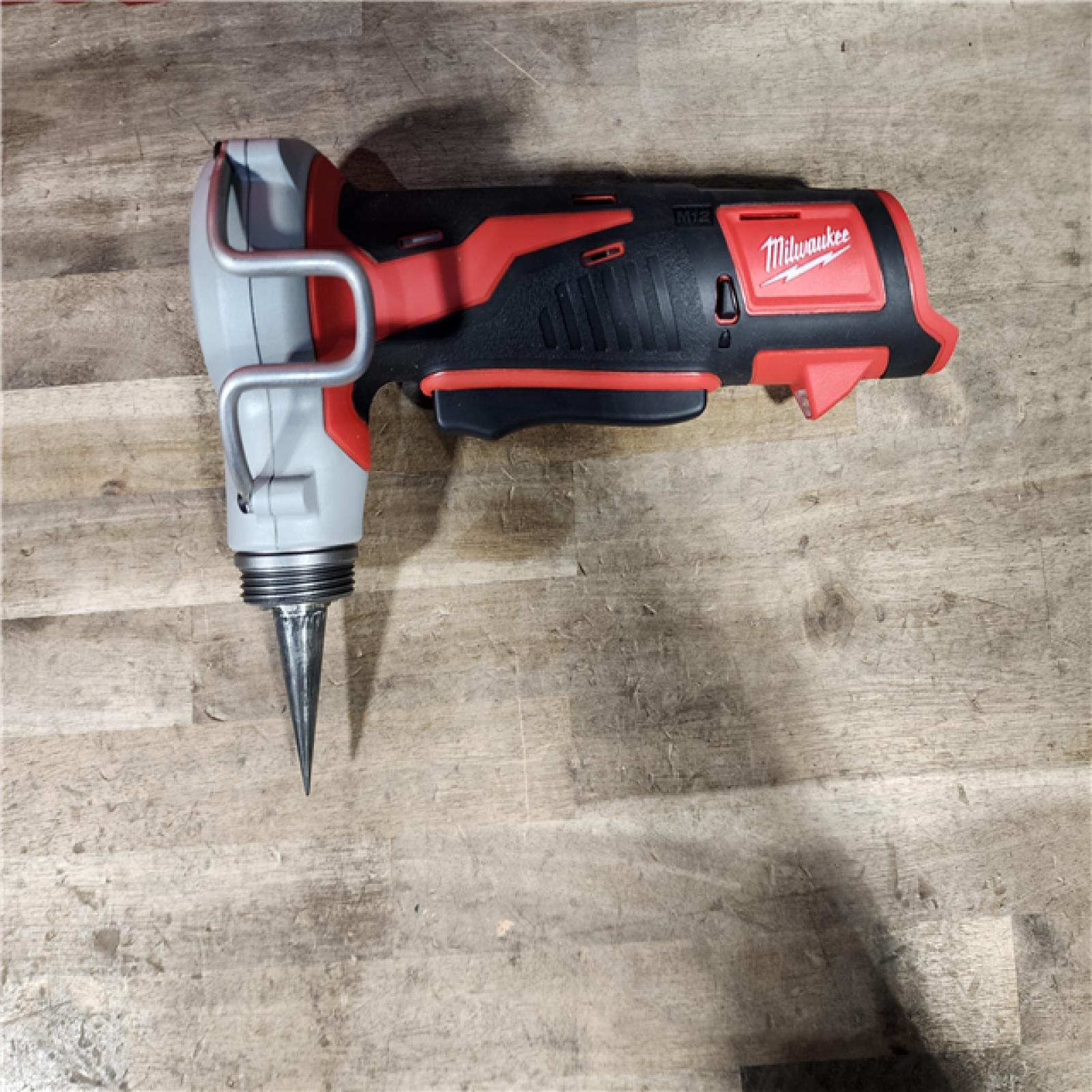 HOUSTON LOCATION - AS-IS Milwaukee M12 12V Lithium-Ion Cordless PEX Expansion Tool Kit with (2) 1.5 Ah Batteries  (3) Expansion Heads and Hard Case