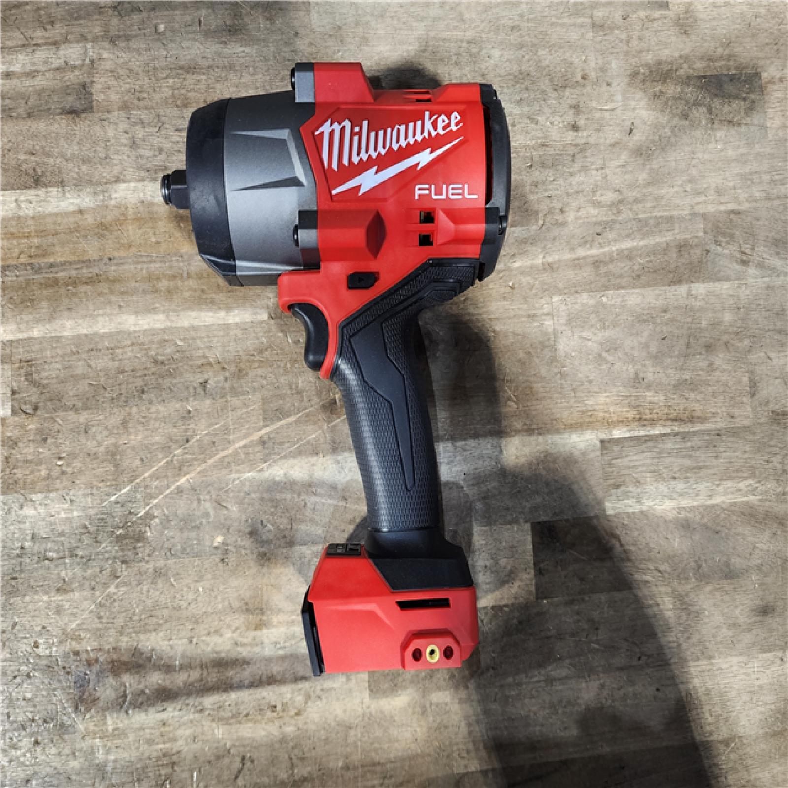 HOUSTON LOCATION - AS-IS (APPEAR LIKE NEW) Milwaukee M18 1/2 in. Cordless Brushless High Torque Impact Wrench Kit (Battery & Charger)