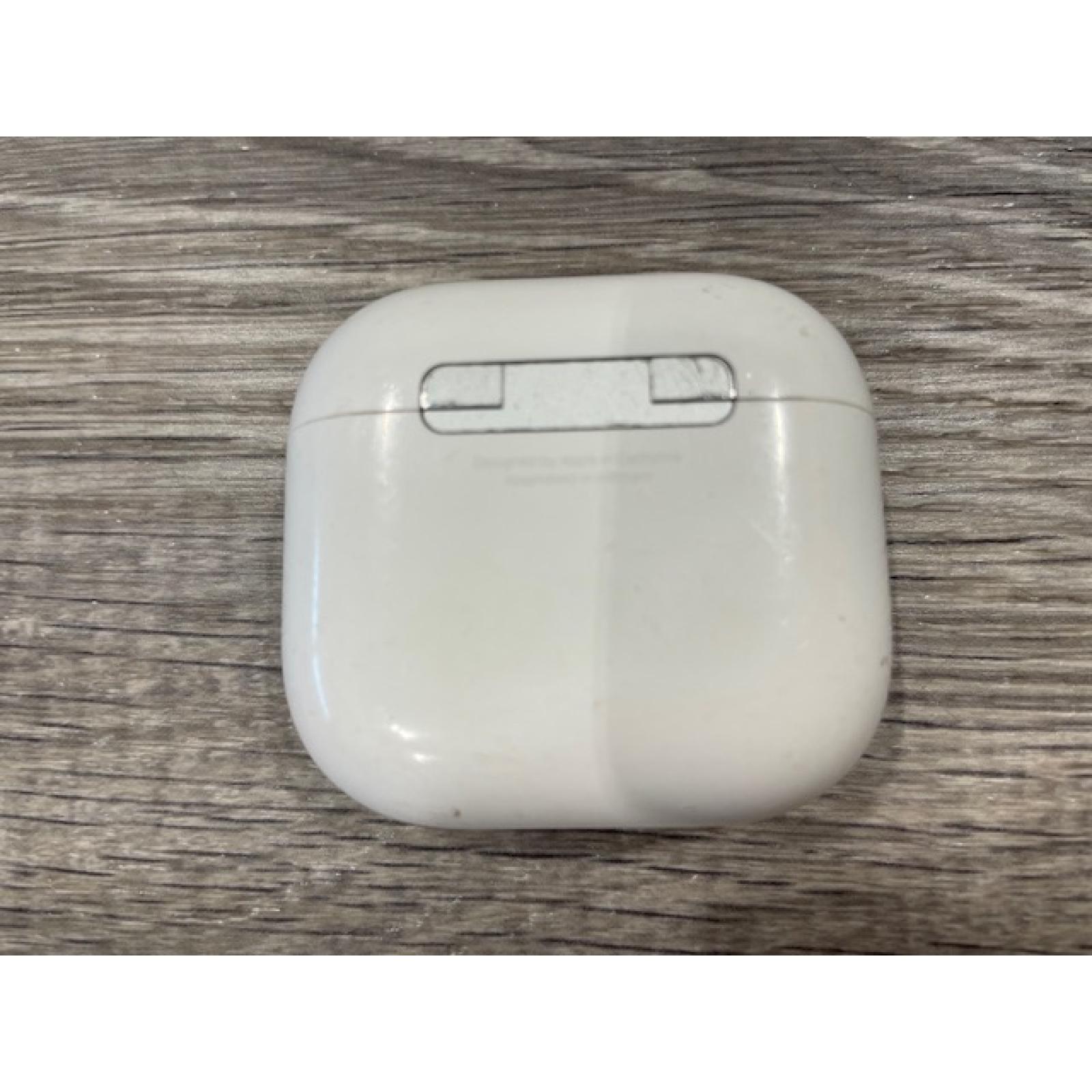 AS-IS Apple Airpods 4 Wireless Charging Case