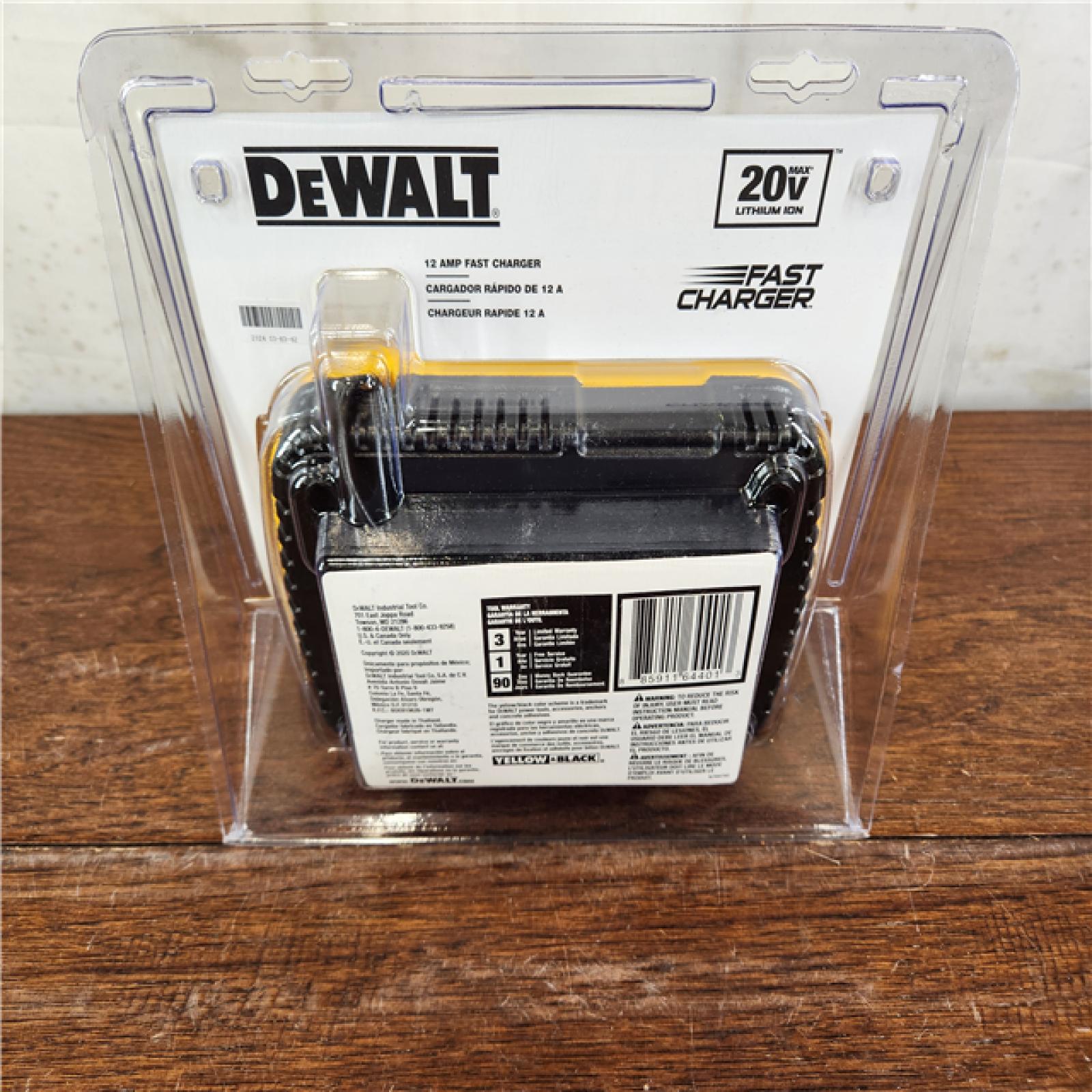 NEW! Dewalt-DCB1112 12-Amp Fast Charger