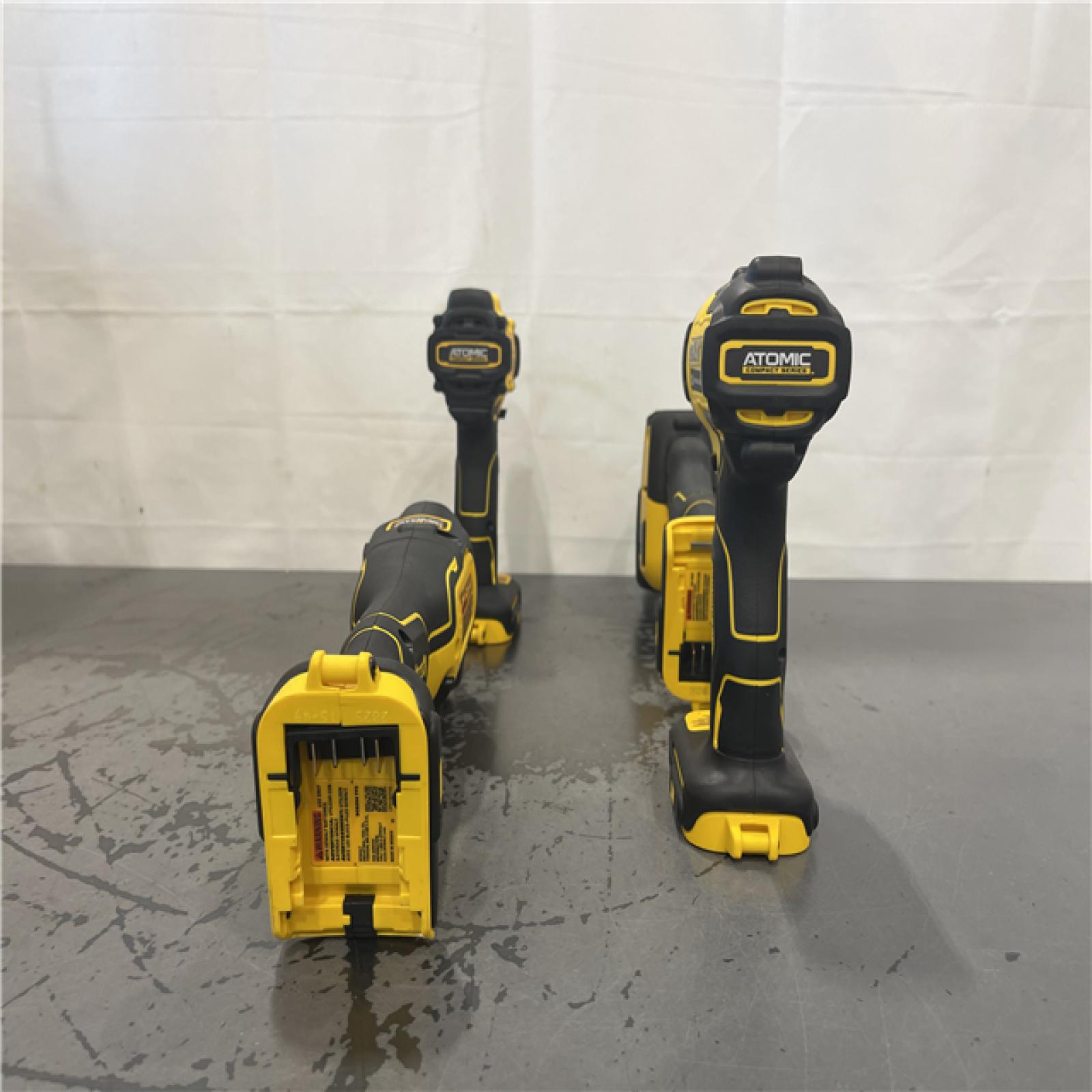 AS-IS- DEWALT 4 TOOL COMBO KIT W/ (2) BATTERY & CHARGER