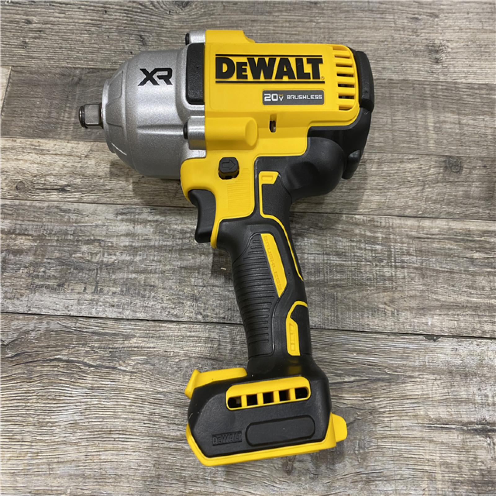 AS-IS DEWALT 20V MAX Lithium-Ion Cordless 1/2 in. Impact Wrench Kit