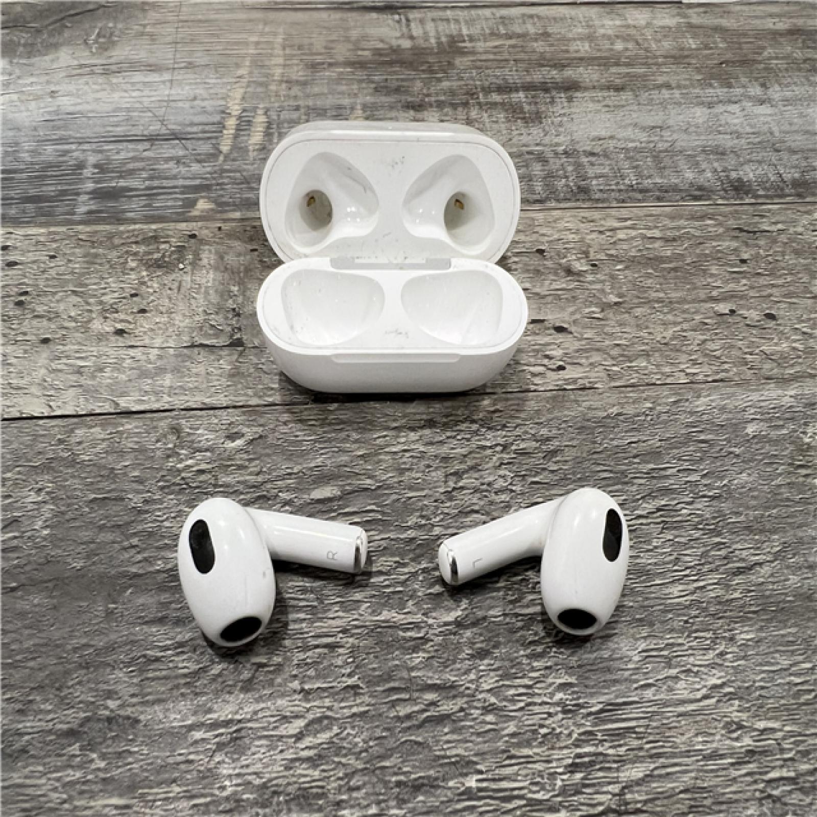 AS-IS Apple - AirPods (3rd generation) with Lightning Charging Case - White