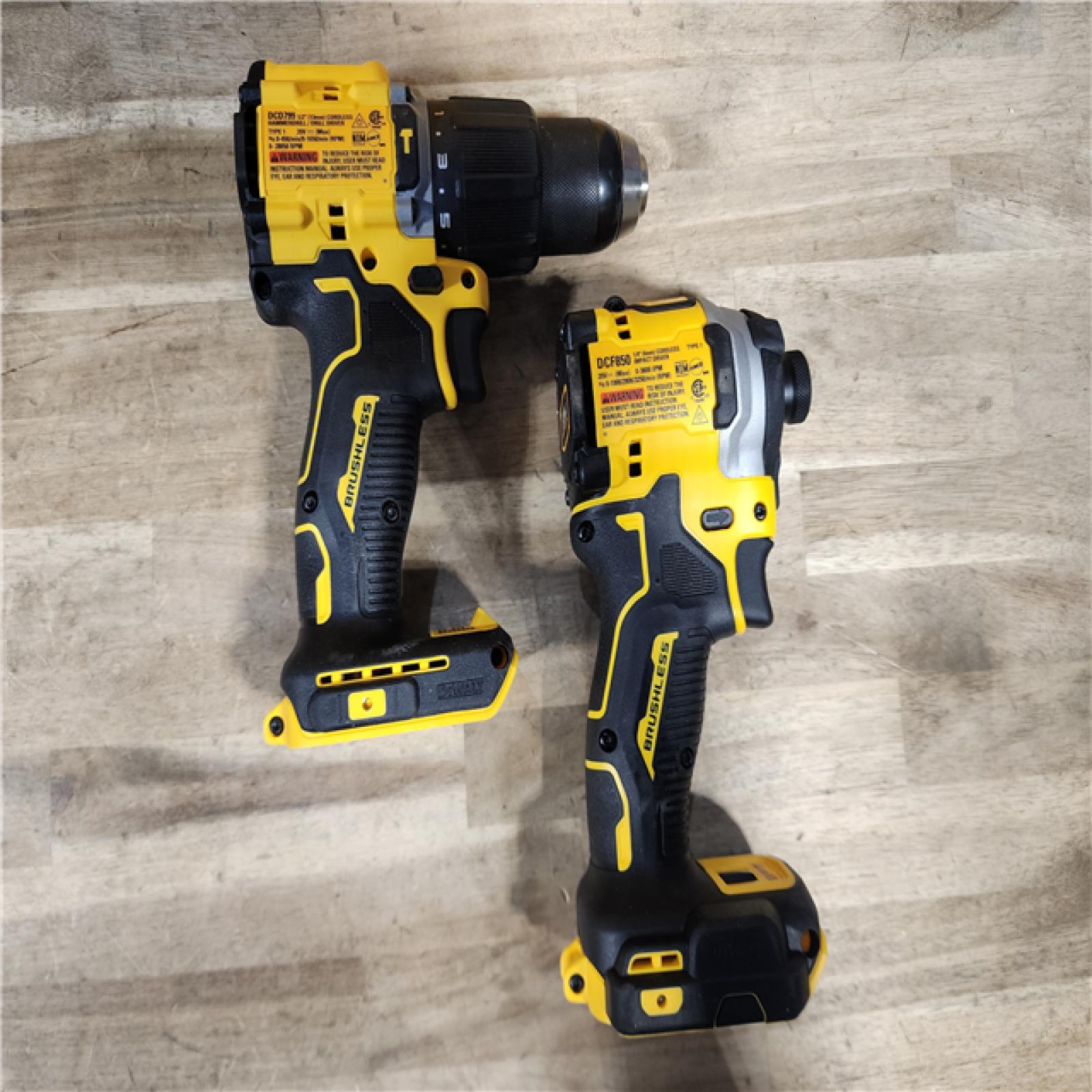 HOUSTON LOCATION - AS-IS (APPEARS LIKE NEW) DEWALT 2 TOOL COMBO KIT W/ (2) BATTERY & CHARGER